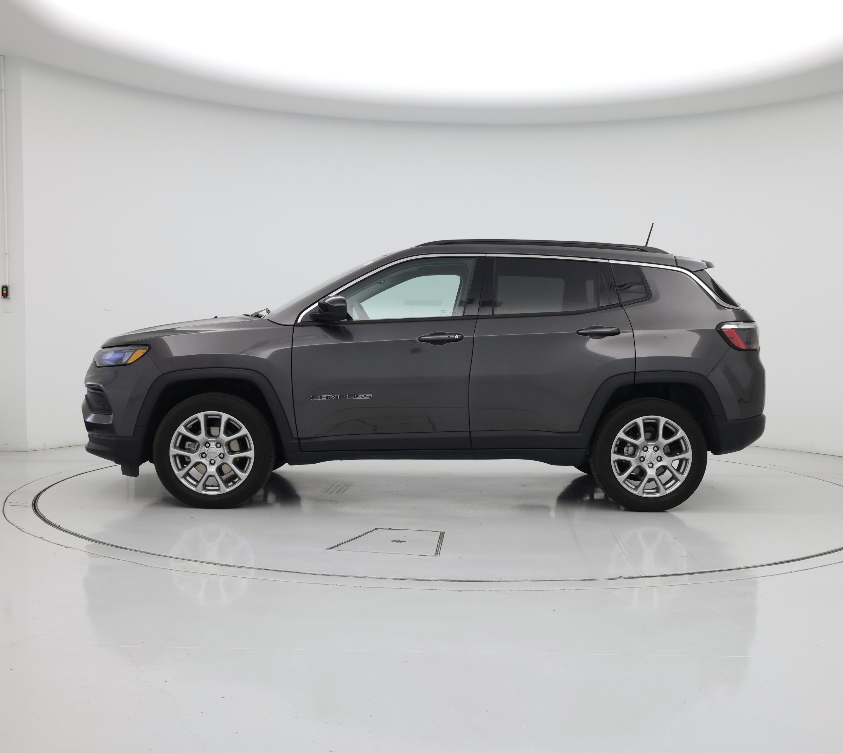 Thumbnail: 2022 Jeep Compass - 3