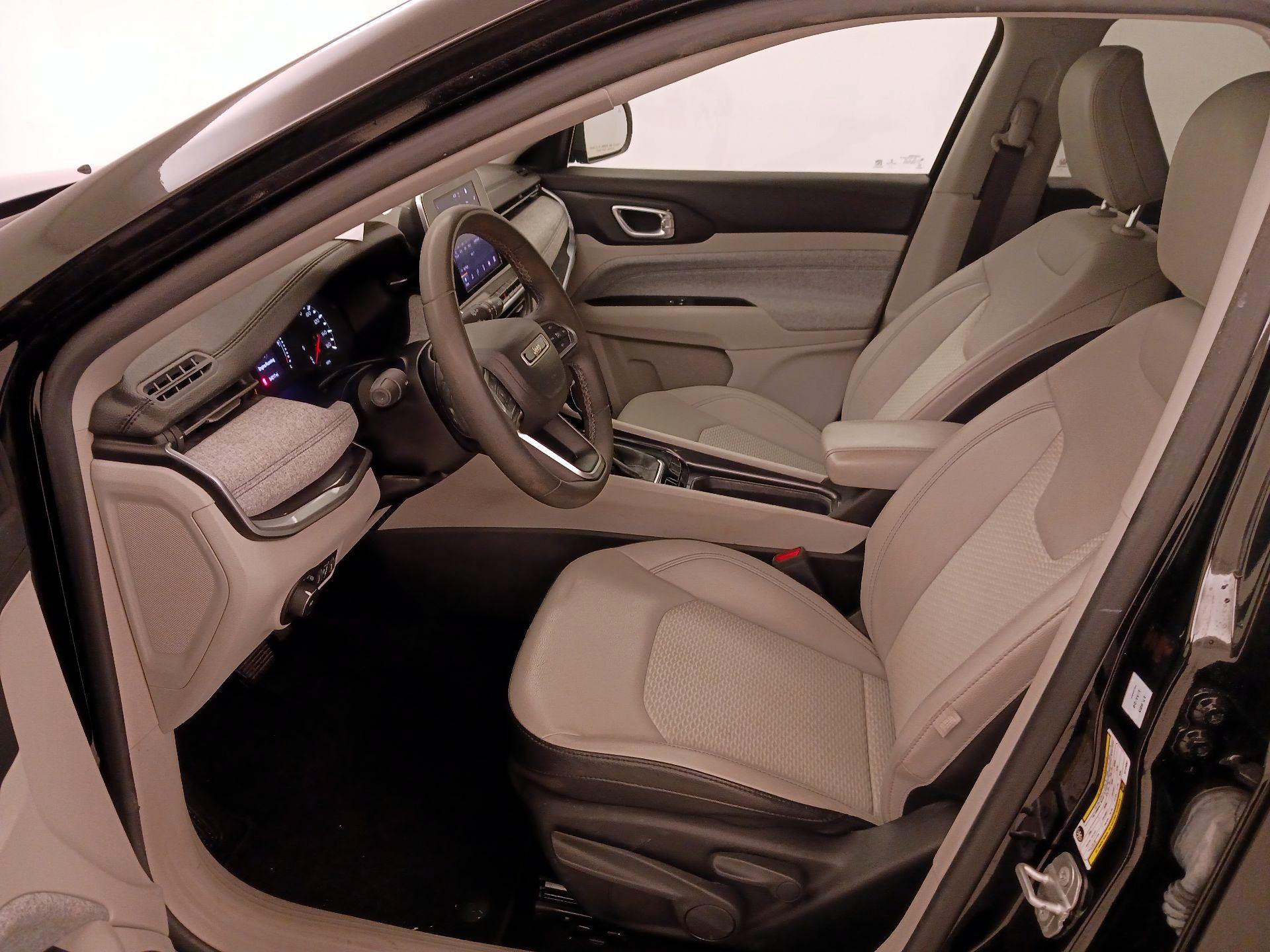 Thumbnail: 2022 Jeep Compass - 11