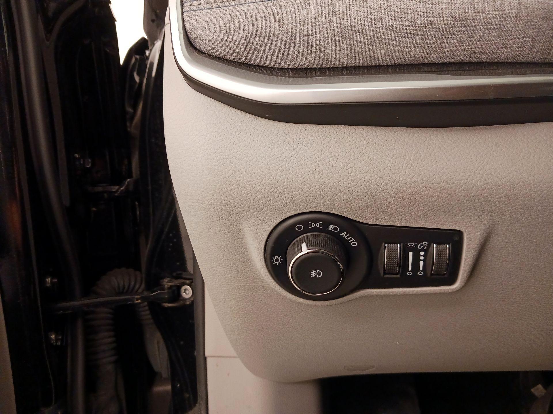 Thumbnail: 2022 Jeep Compass - 13