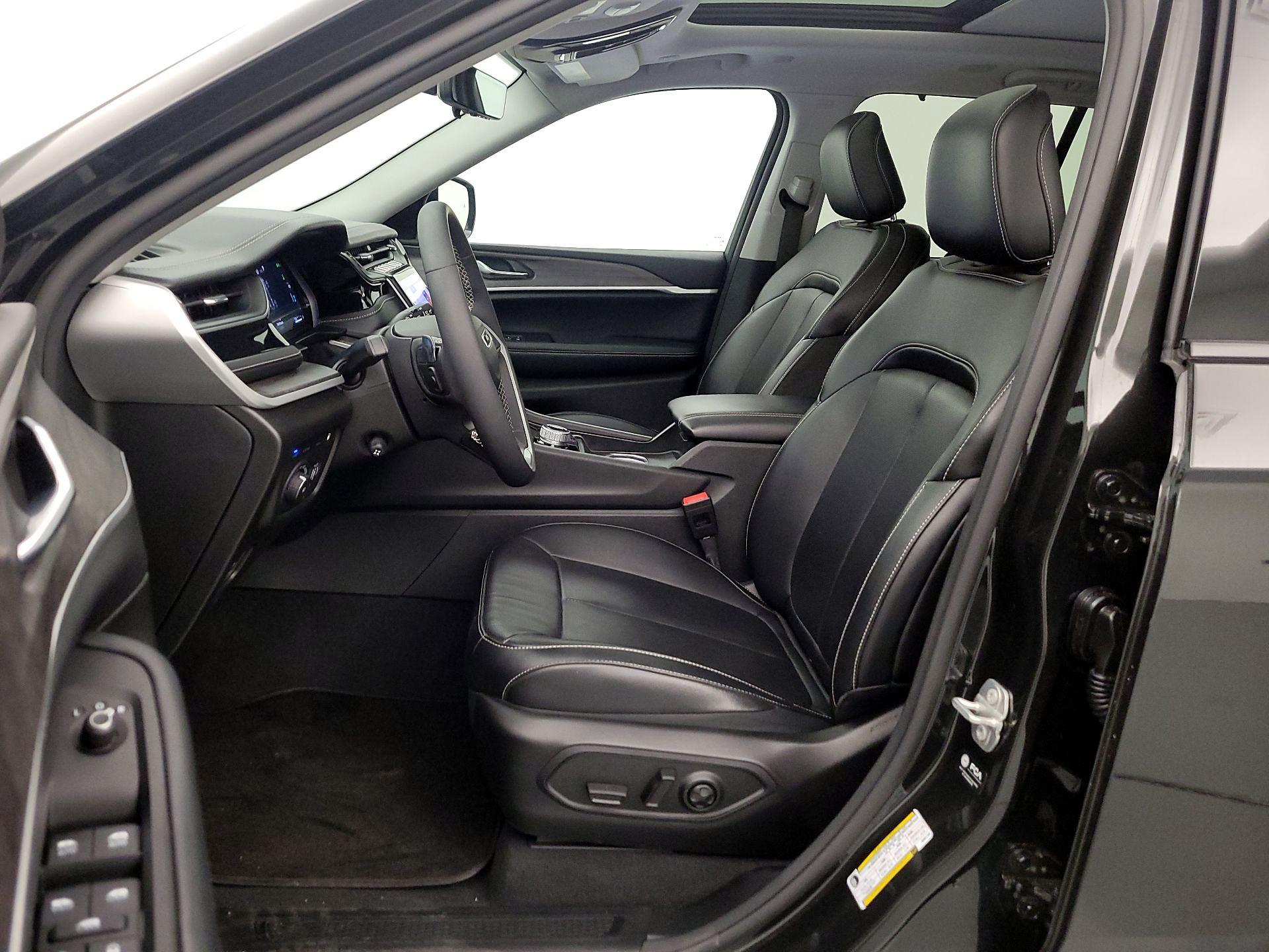 Thumbnail: 2024 Jeep Grand Cherokee - 11