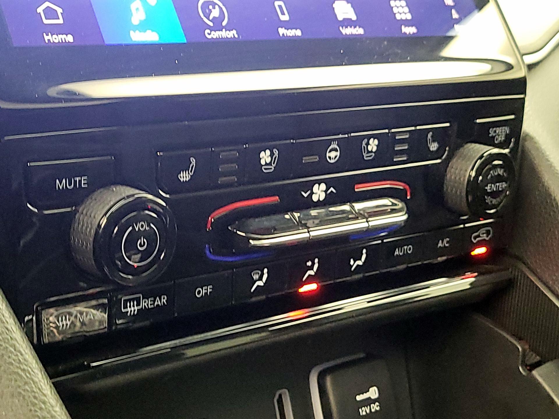 Thumbnail: 2024 Jeep Grand Cherokee - 17