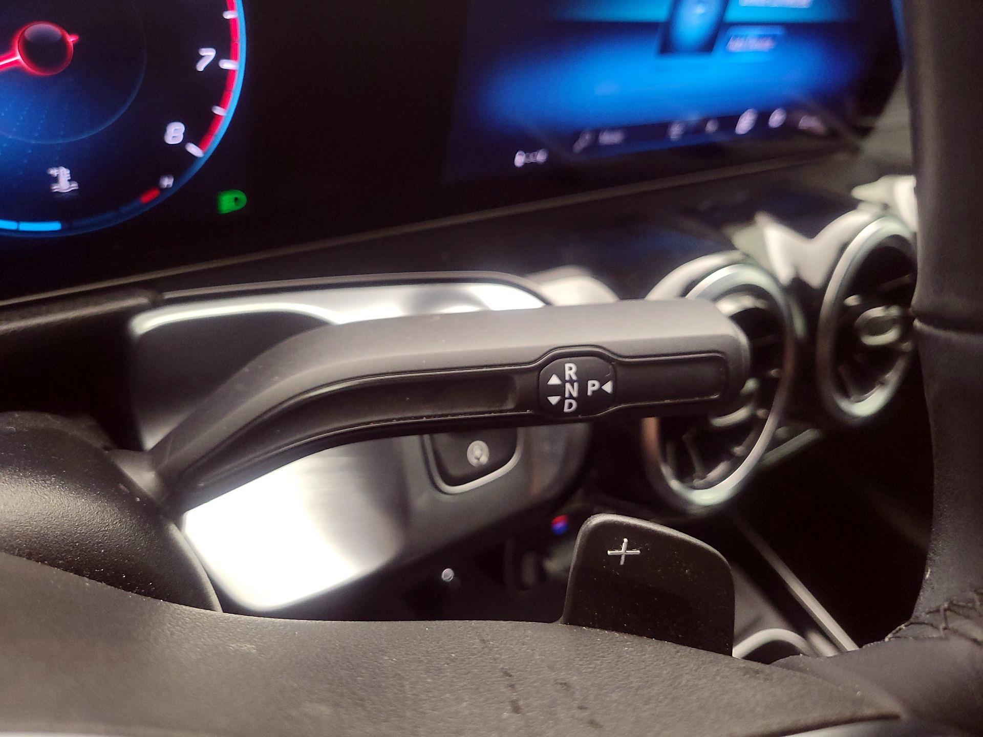 Thumbnail: 2022 Mercedes-Benz GLB - 17