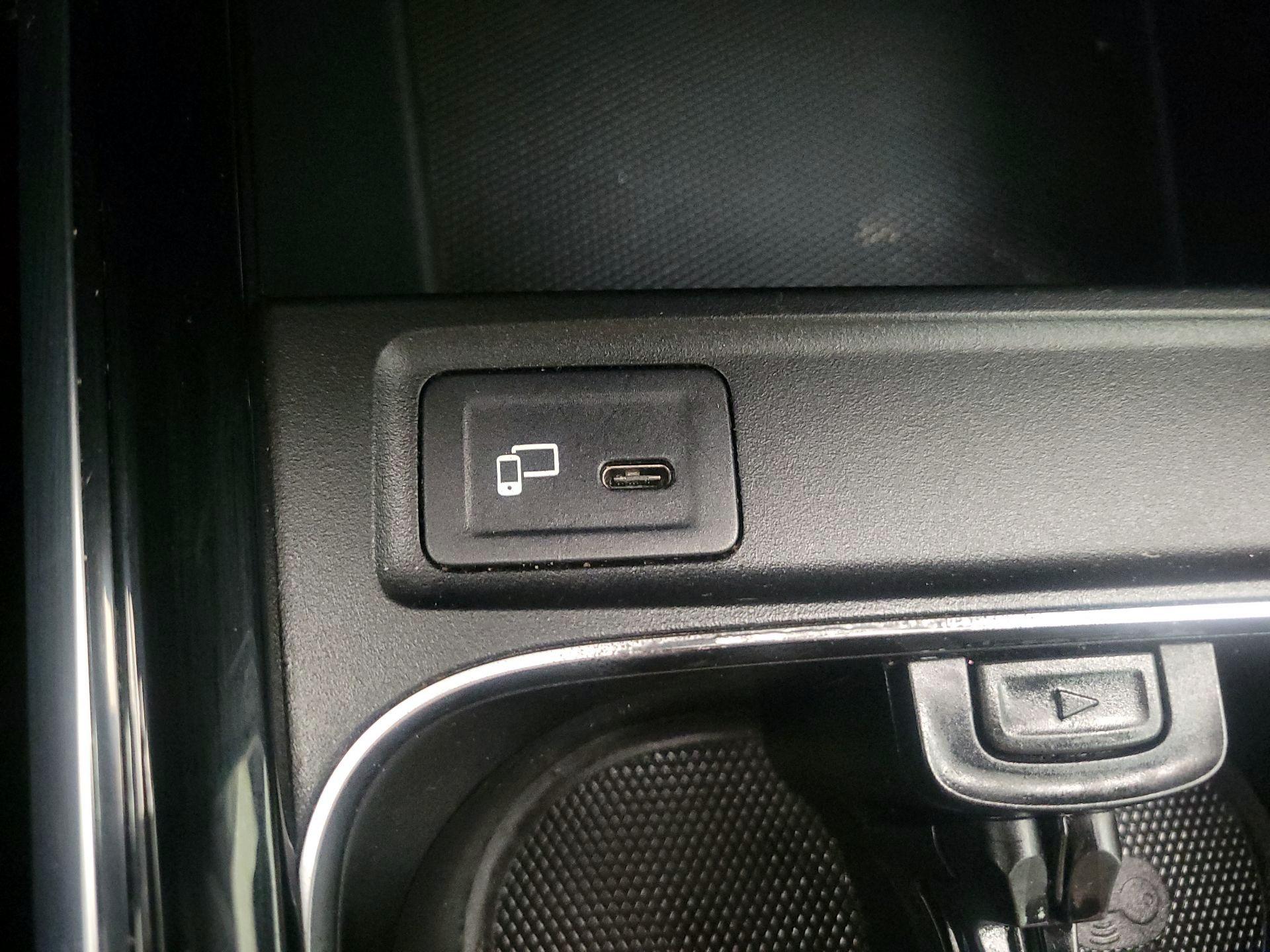 Thumbnail: 2022 Mercedes-Benz GLB - 18