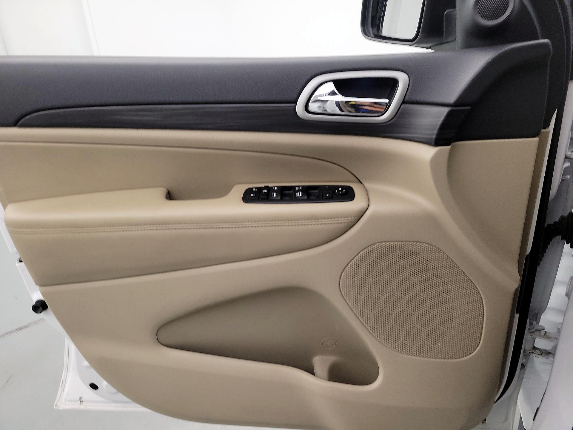 Thumbnail: 2021 Jeep Grand Cherokee - 12