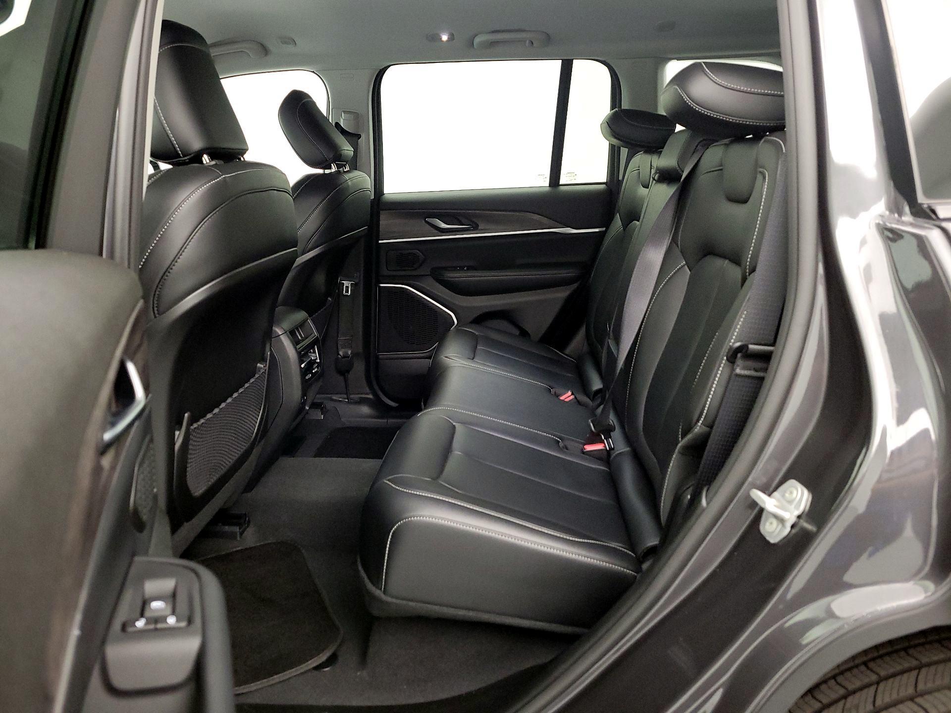 Thumbnail: 2022 Jeep Grand Cherokee - 20