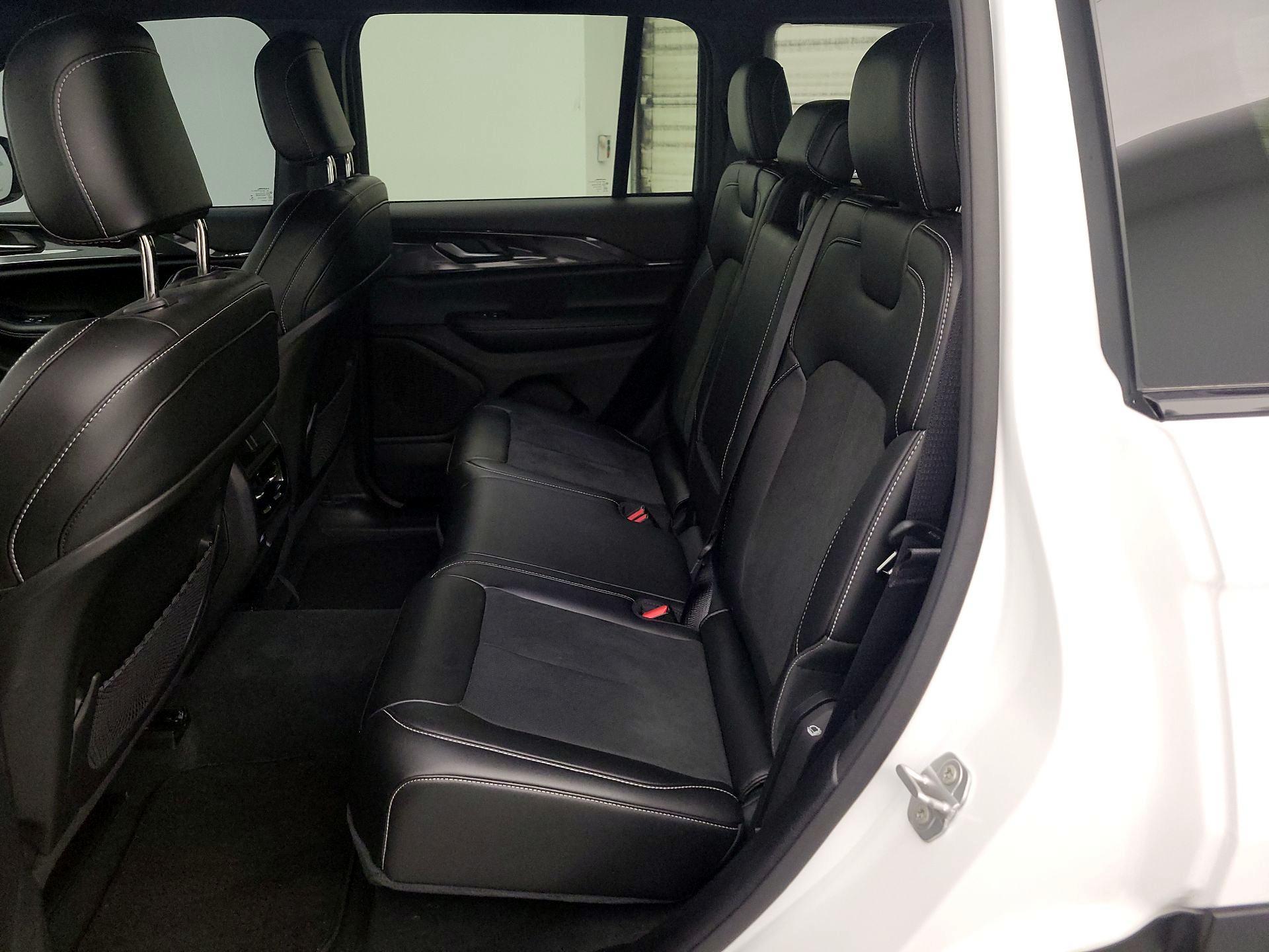 Thumbnail: 2023 Jeep Grand Cherokee - 20