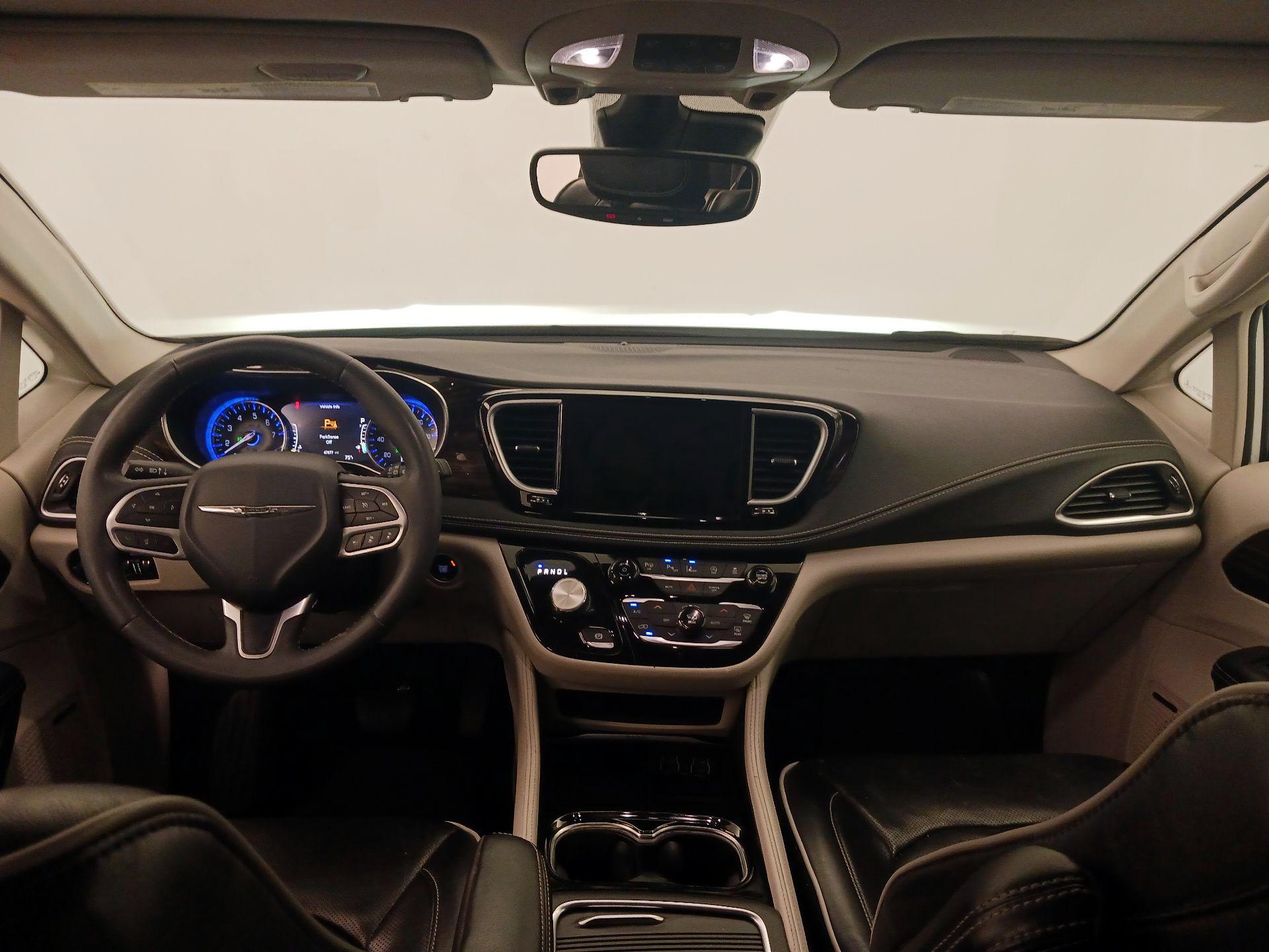 Thumbnail: 2022 Chrysler Pacifica - 9