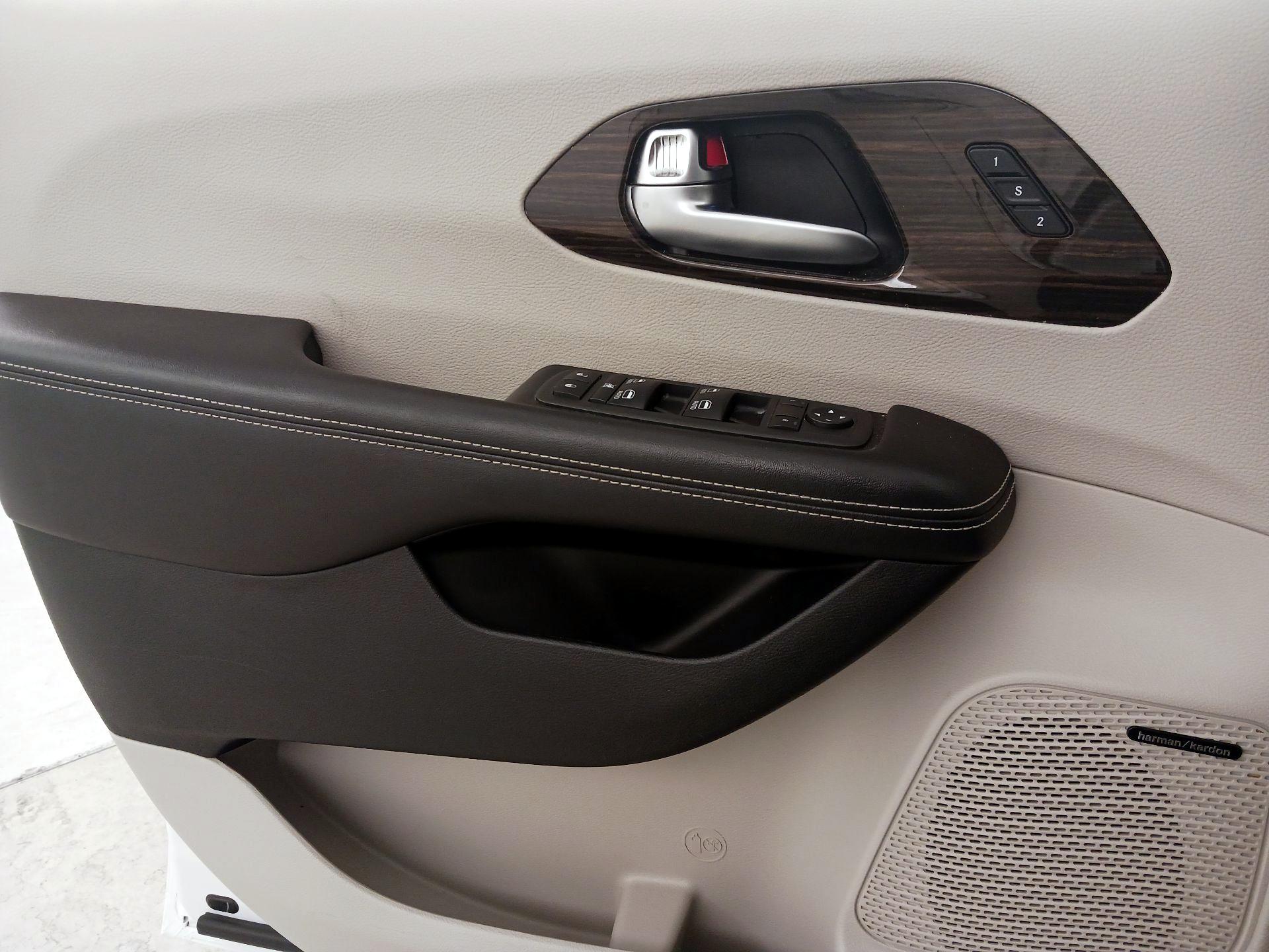 Thumbnail: 2022 Chrysler Pacifica - 12