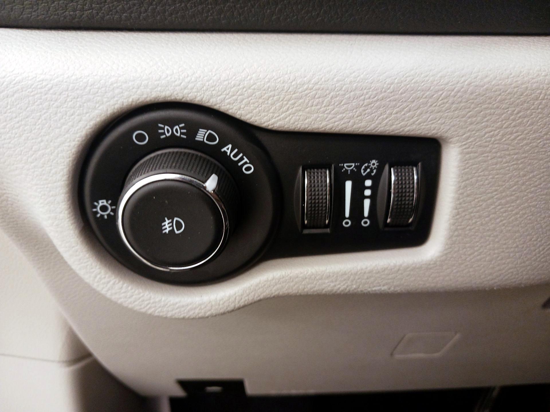 Thumbnail: 2022 Chrysler Pacifica - 13