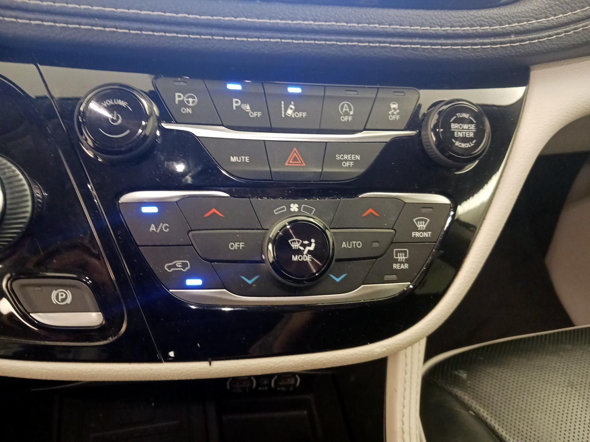 Thumbnail: 2022 Chrysler Pacifica - 17