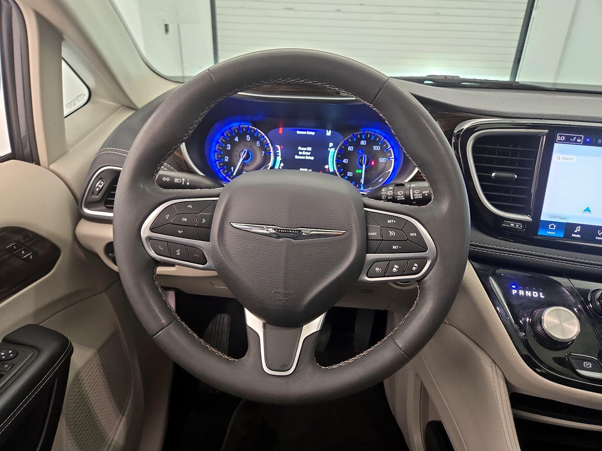 Thumbnail: 2023 Chrysler Pacifica - 10