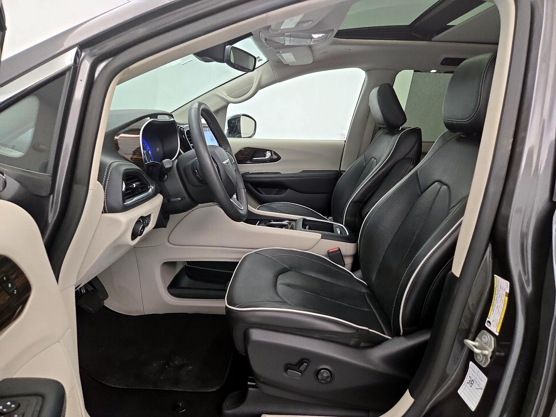 Thumbnail: 2023 Chrysler Pacifica - 11