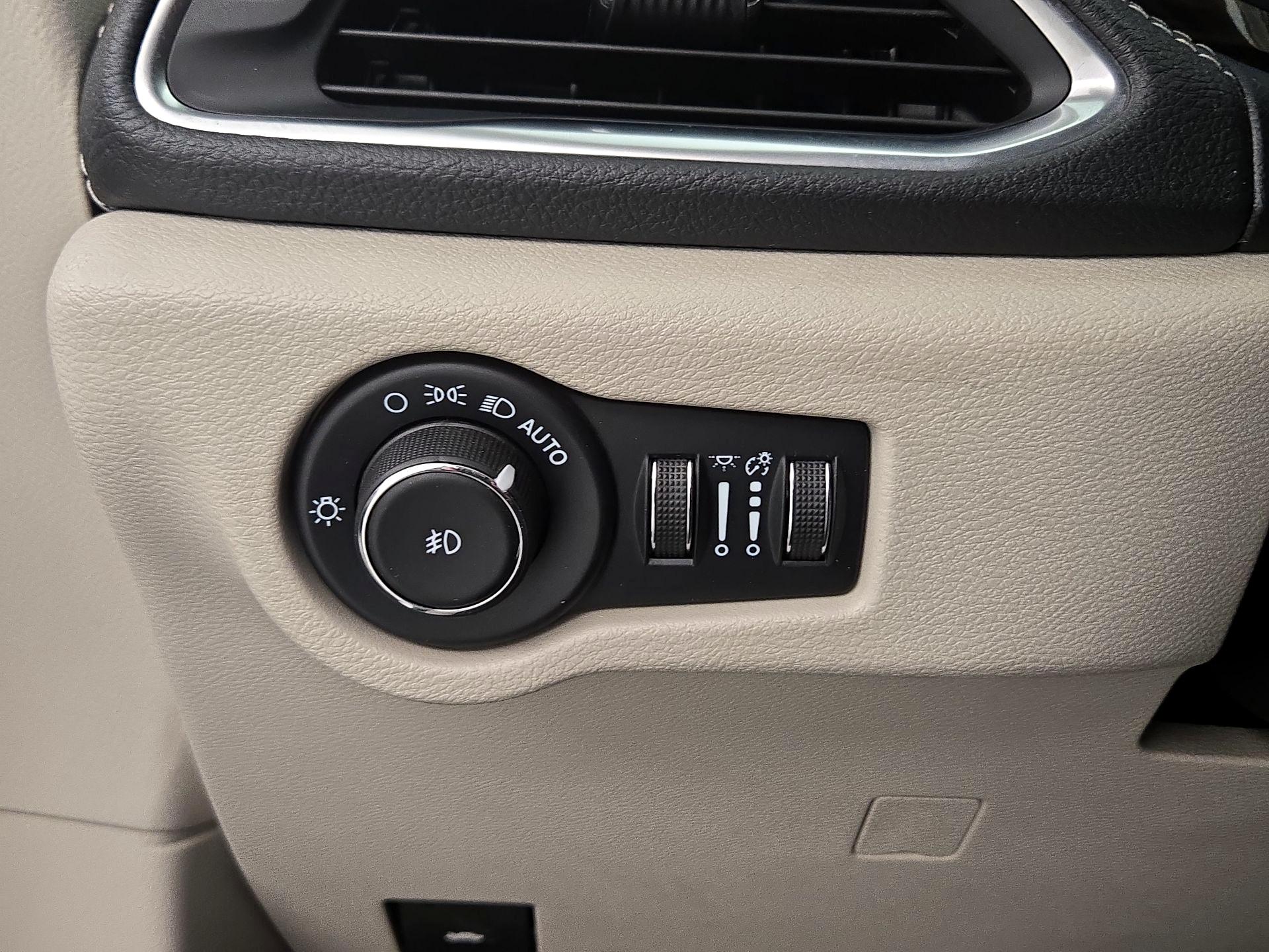 Thumbnail: 2023 Chrysler Pacifica - 13