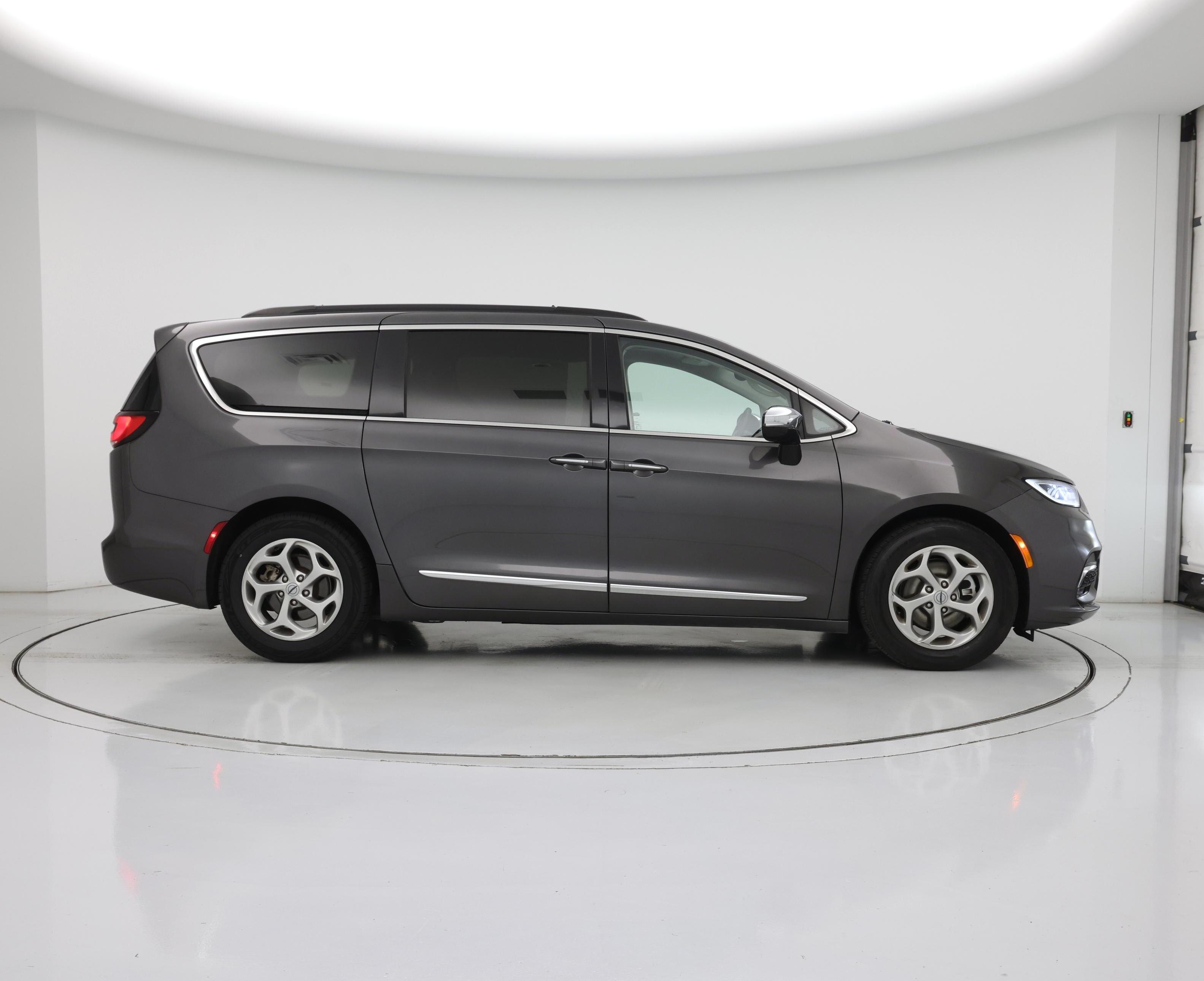 Thumbnail: 2023 Chrysler Pacifica - 7