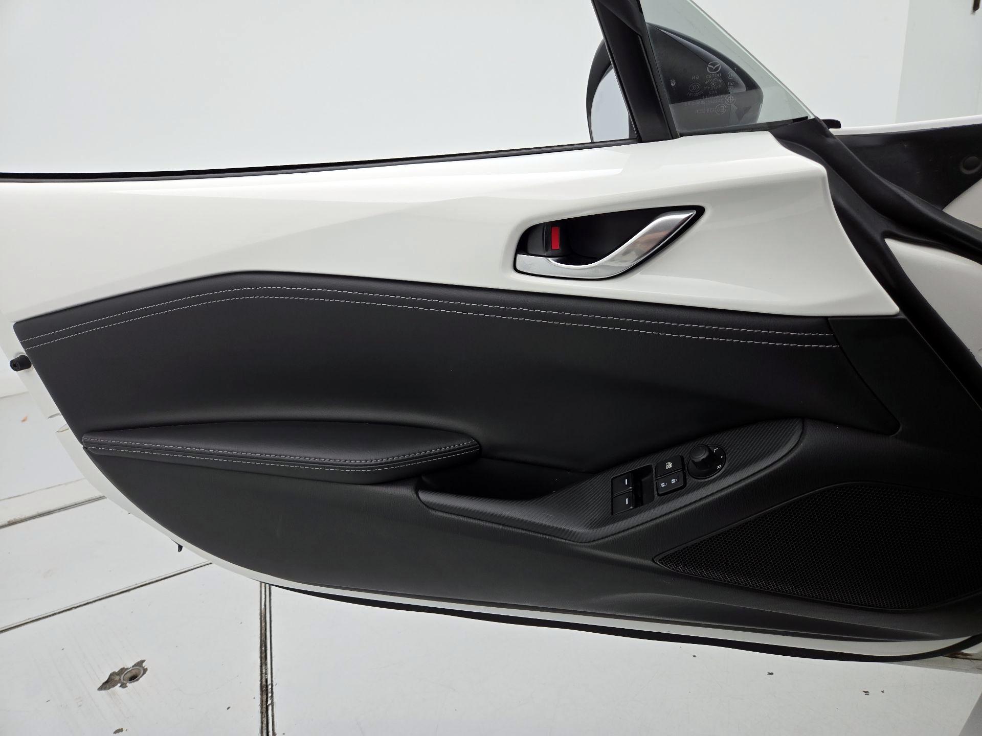 Thumbnail: 2021 Mazda MX-5 Miata - 12