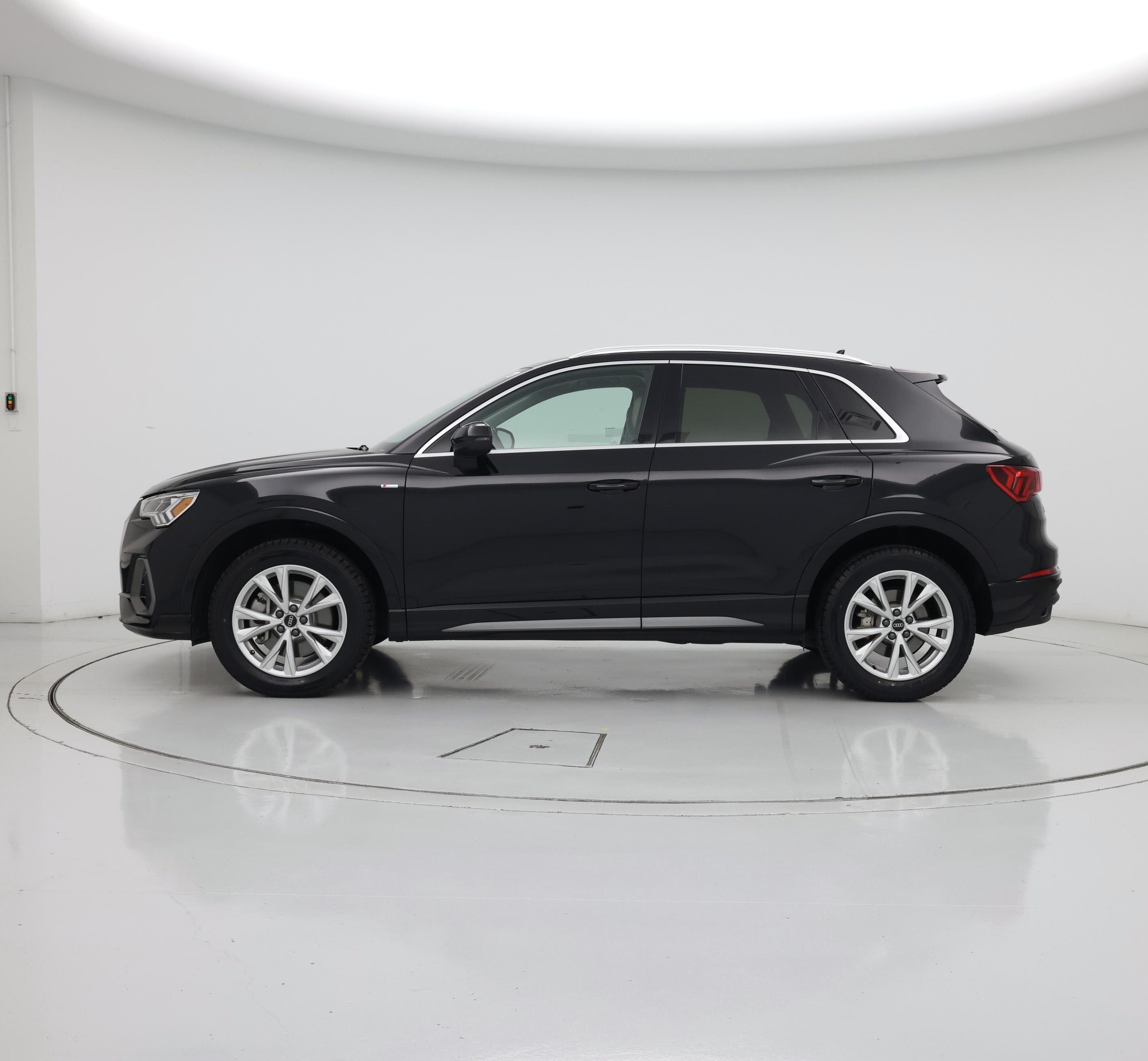 Thumbnail: 2022 Audi Q3 - 3