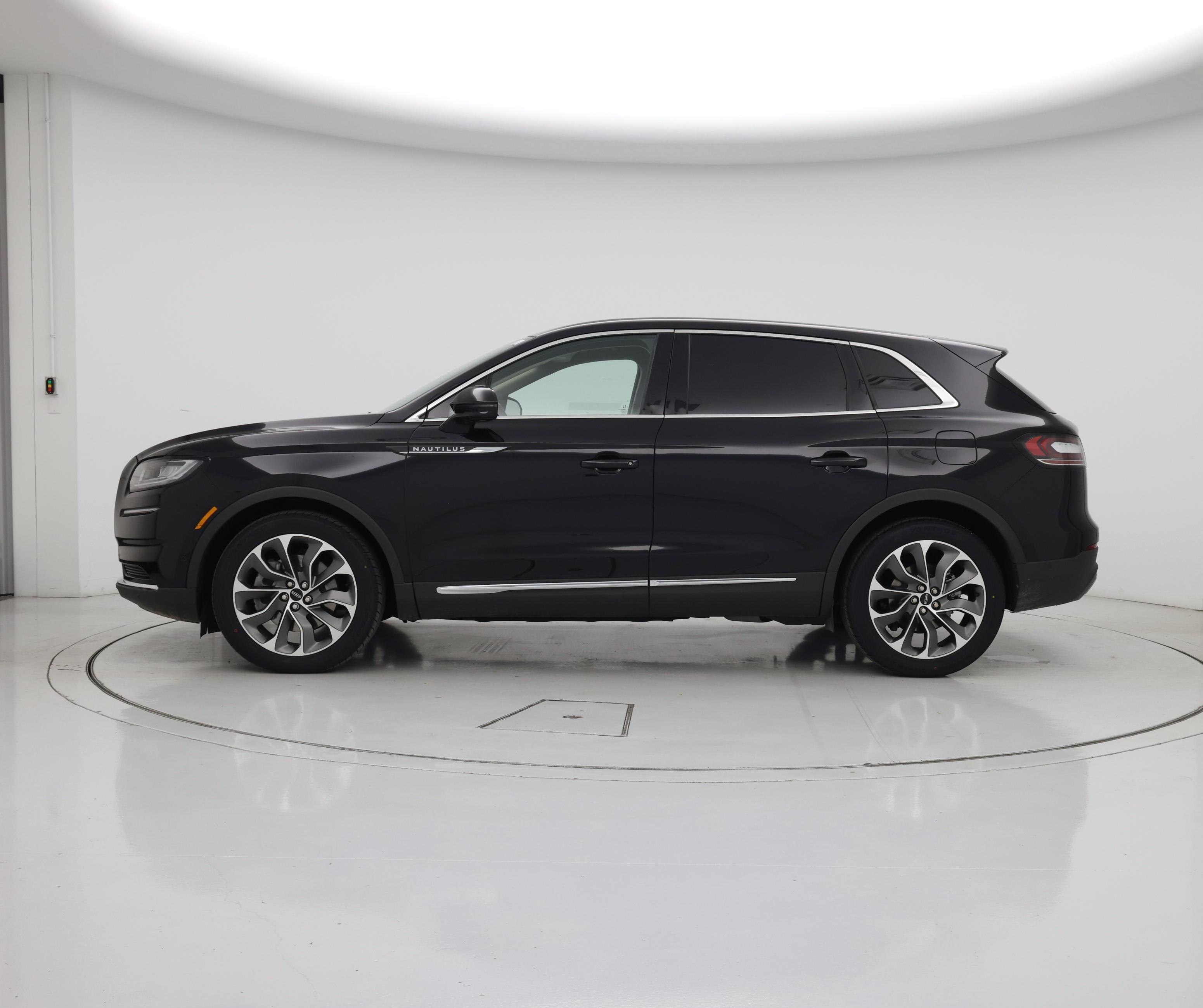 Thumbnail: 2023 Lincoln Nautilus - 3