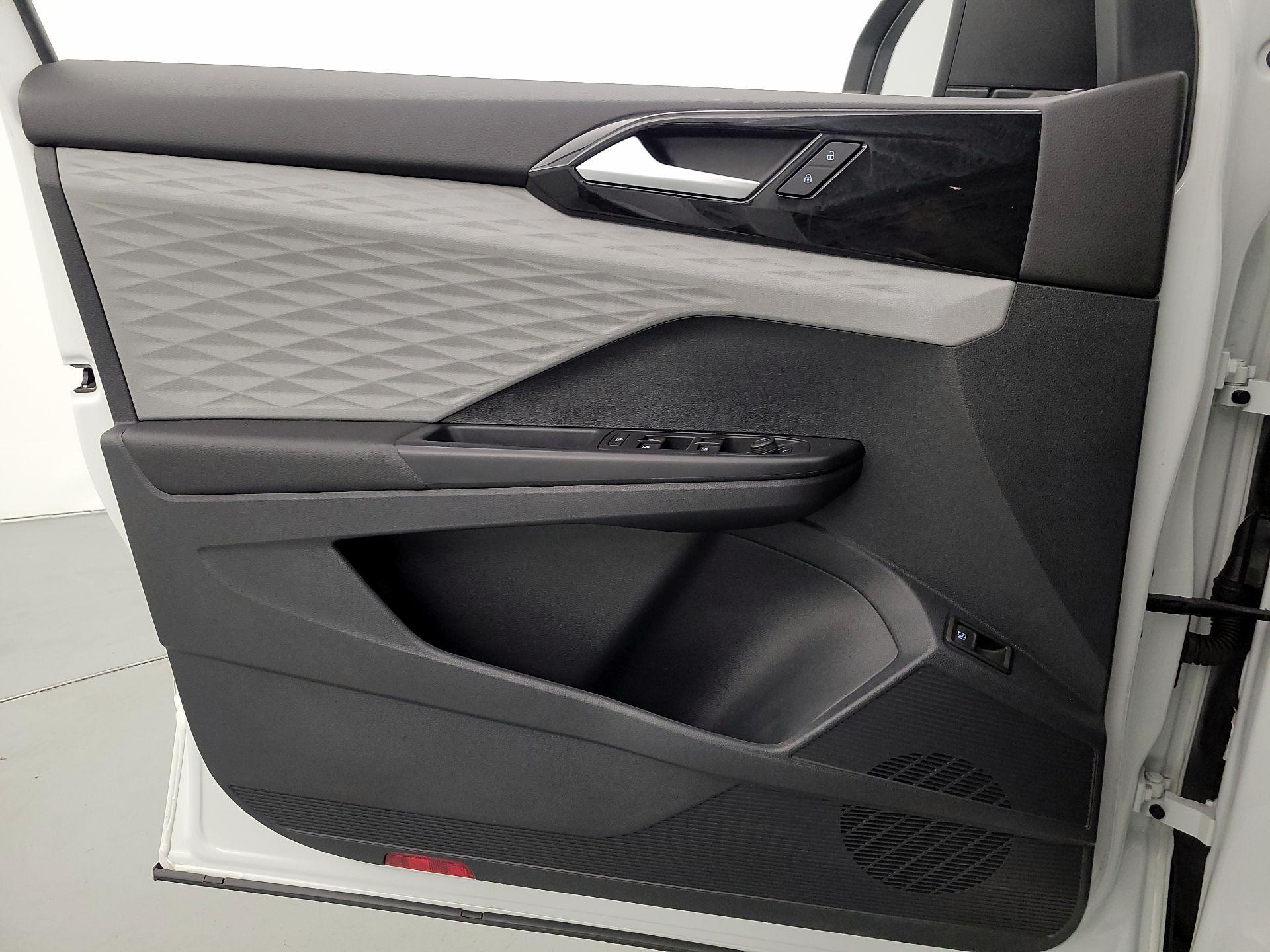 Thumbnail: 2023 Volkswagen Taos - 12