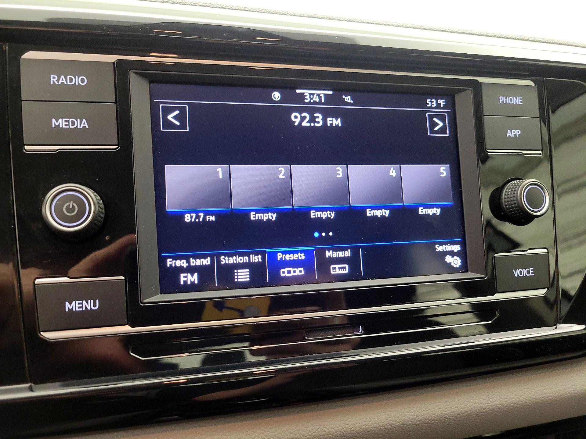 Thumbnail: 2023 Volkswagen Taos - 15