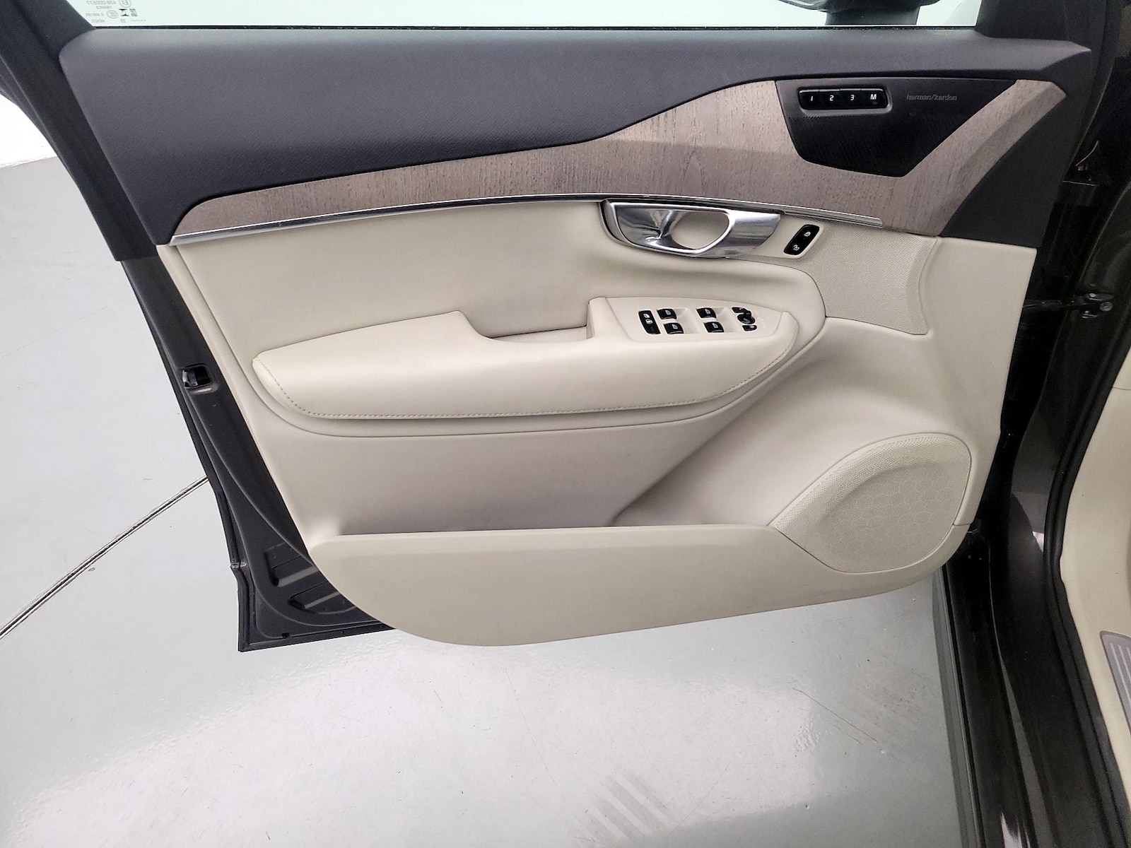 2023 Volvo XC90 Plus - Photo 13