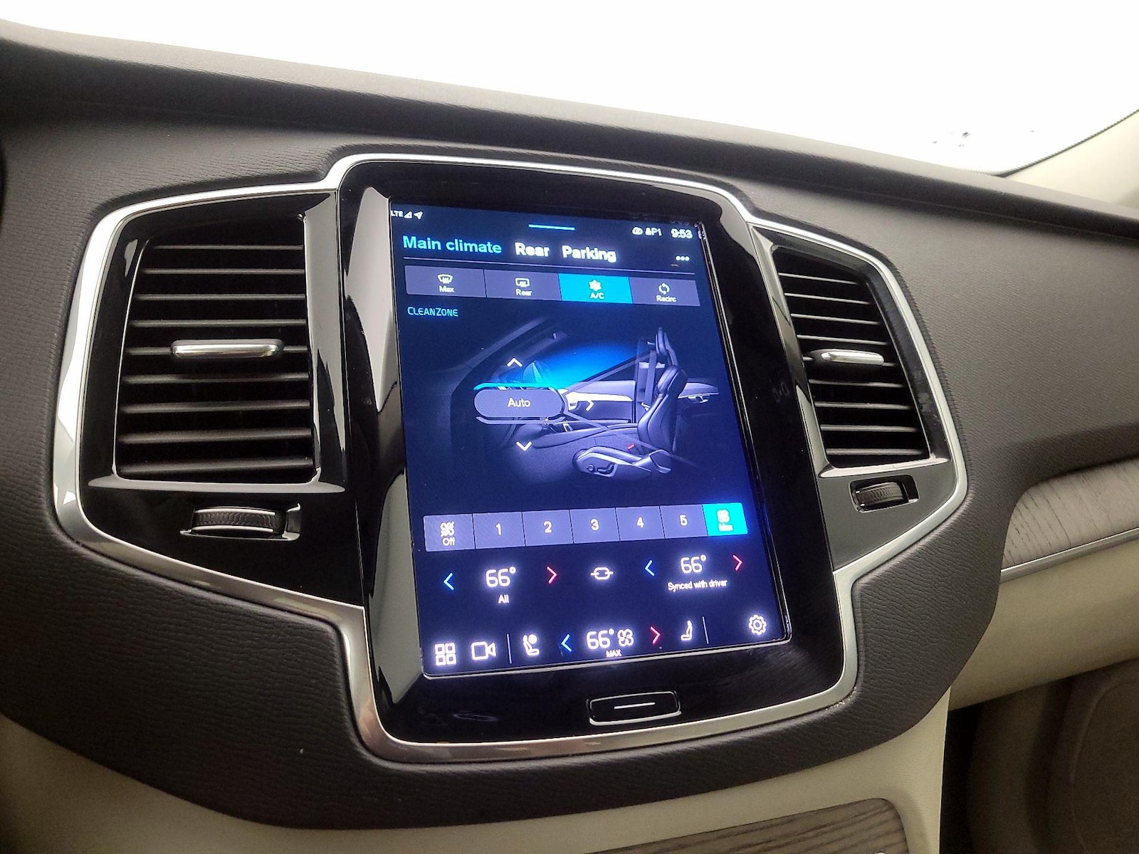 2023 Volvo XC90 Plus - Photo 18