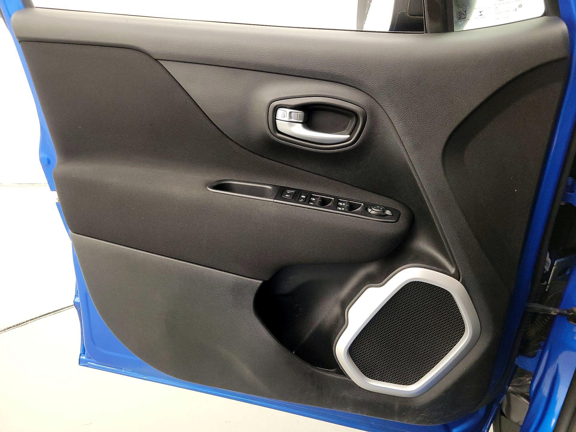 Thumbnail: 2020 Jeep Renegade - 12