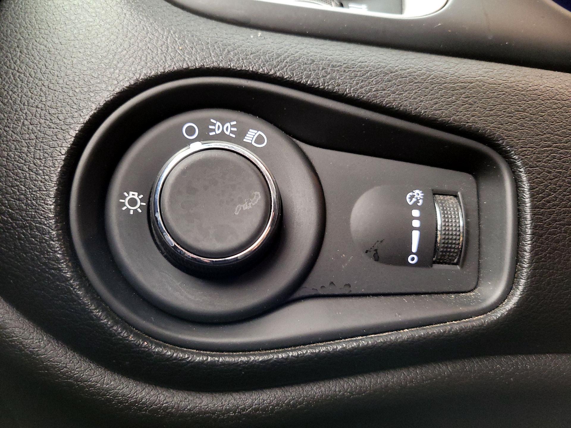 Thumbnail: 2020 Jeep Renegade - 13