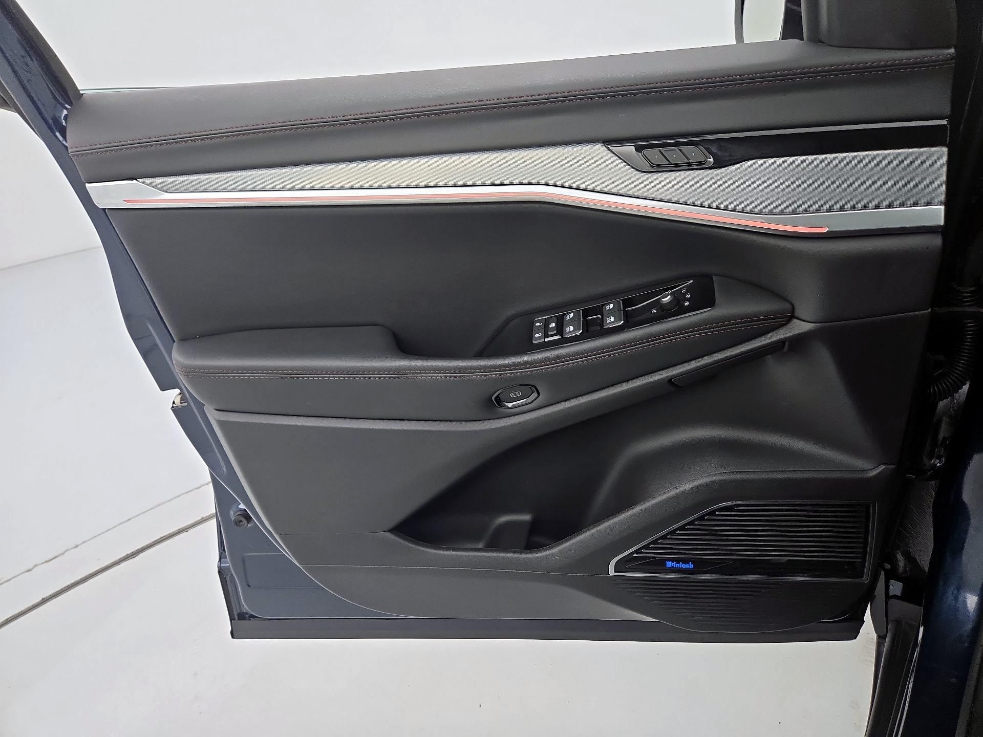 Thumbnail: 2024 Jeep Wagoneer S - 12