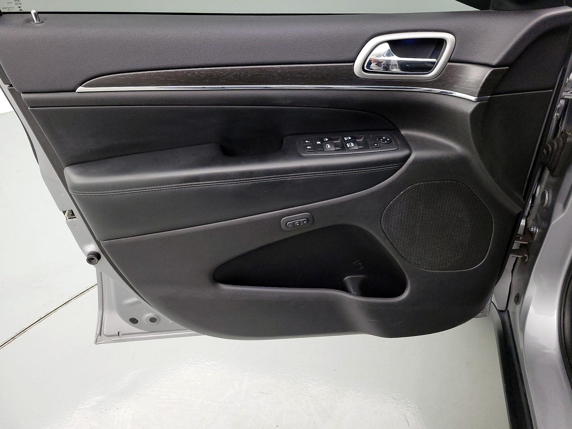 Thumbnail: 2018 Jeep Grand Cherokee - 12