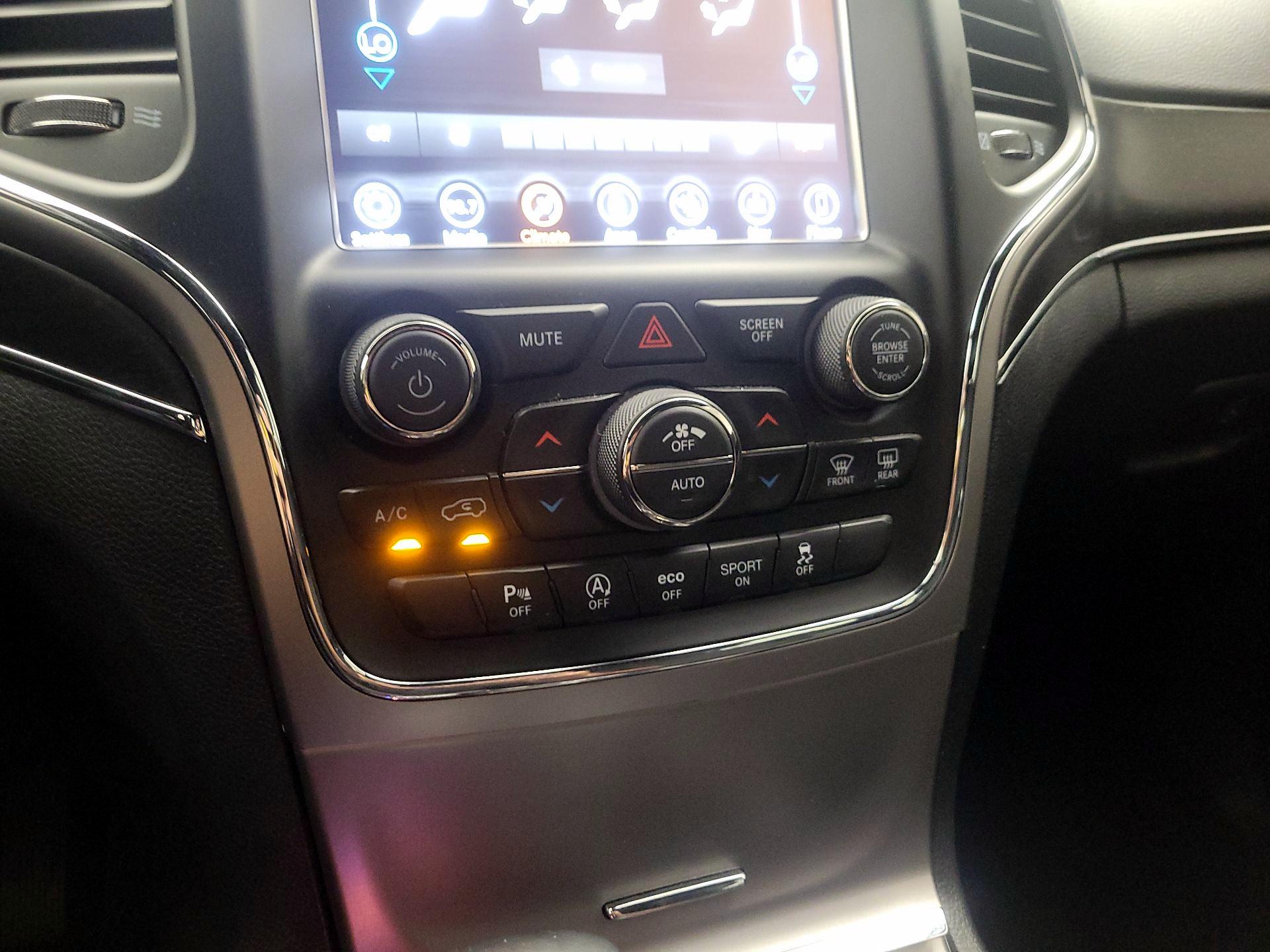 Thumbnail: 2018 Jeep Grand Cherokee - 17