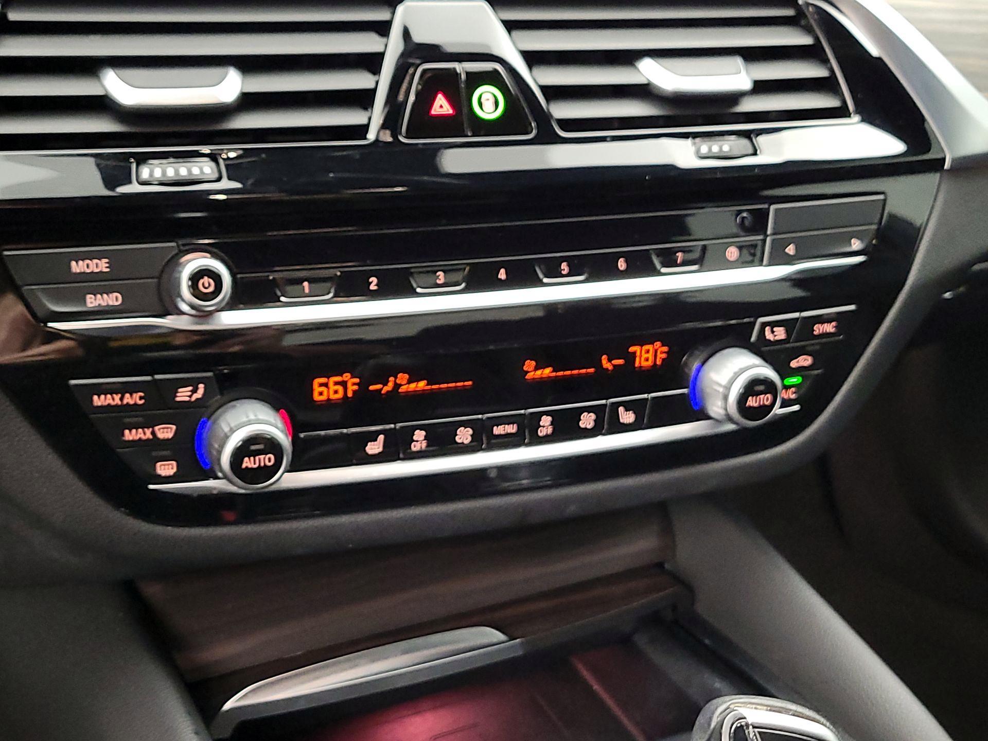 Thumbnail: 2022 BMW 5 Series - 17