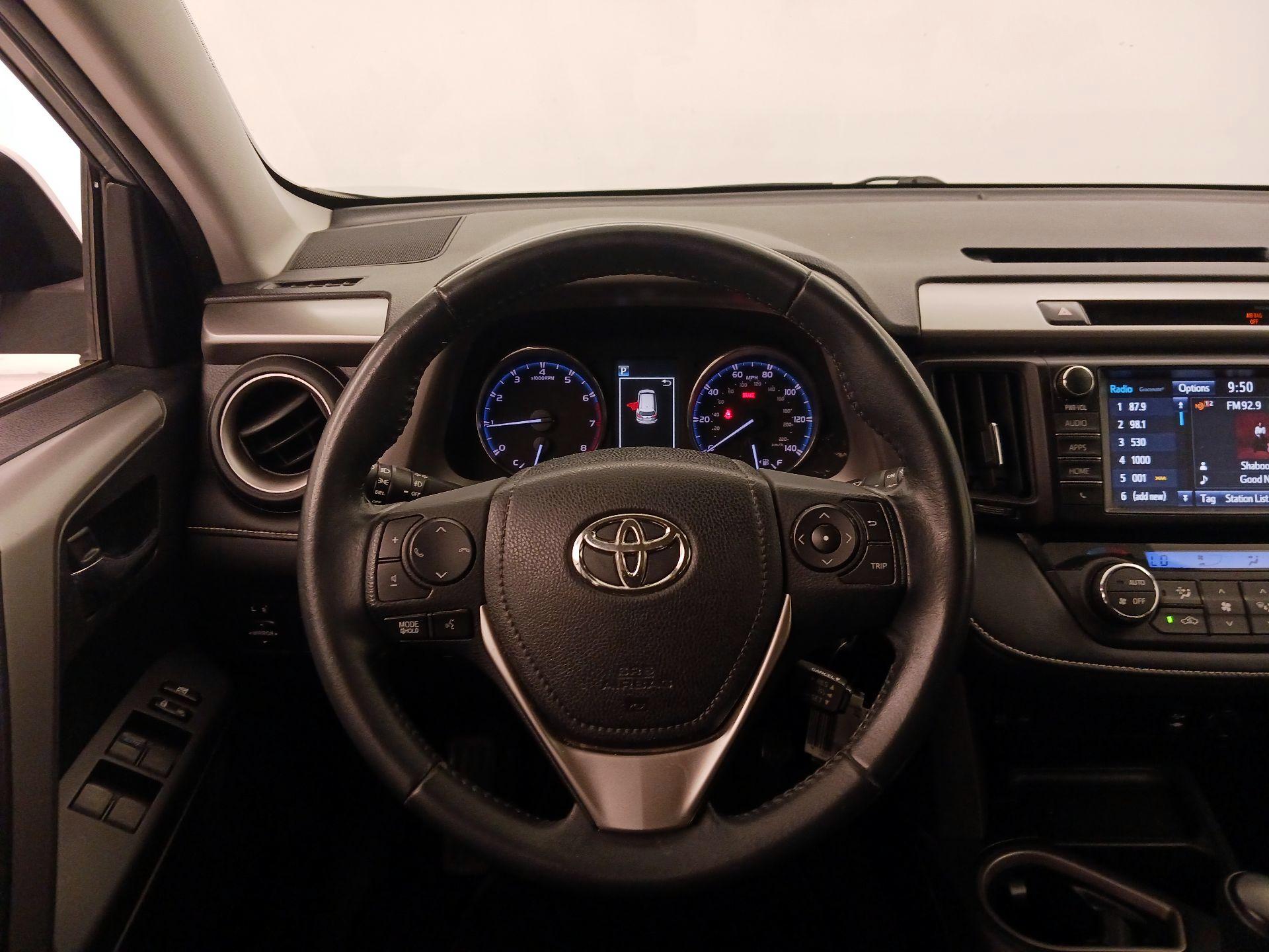Thumbnail: 2016 Toyota RAV4 - 10