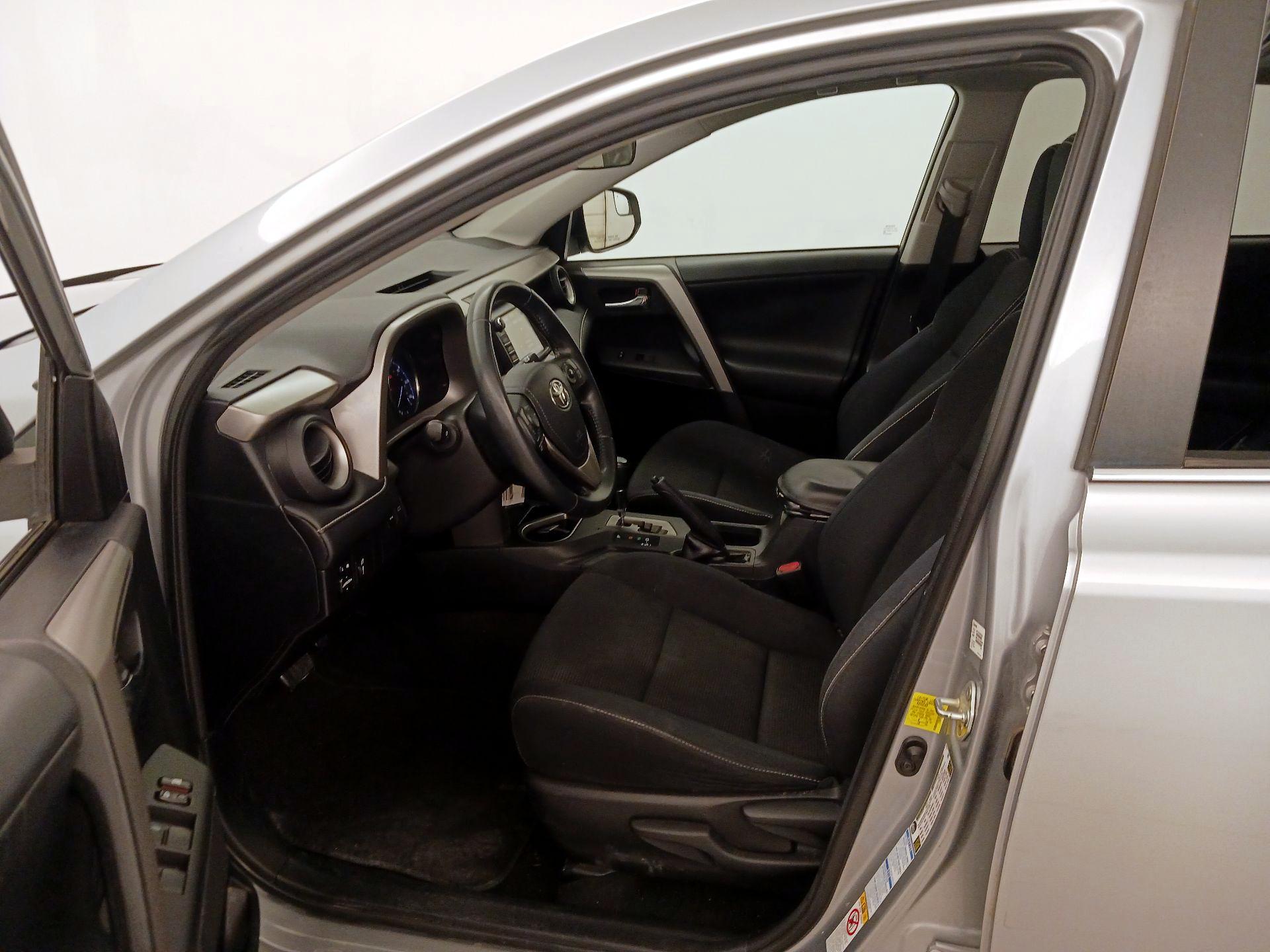 Thumbnail: 2016 Toyota RAV4 - 11