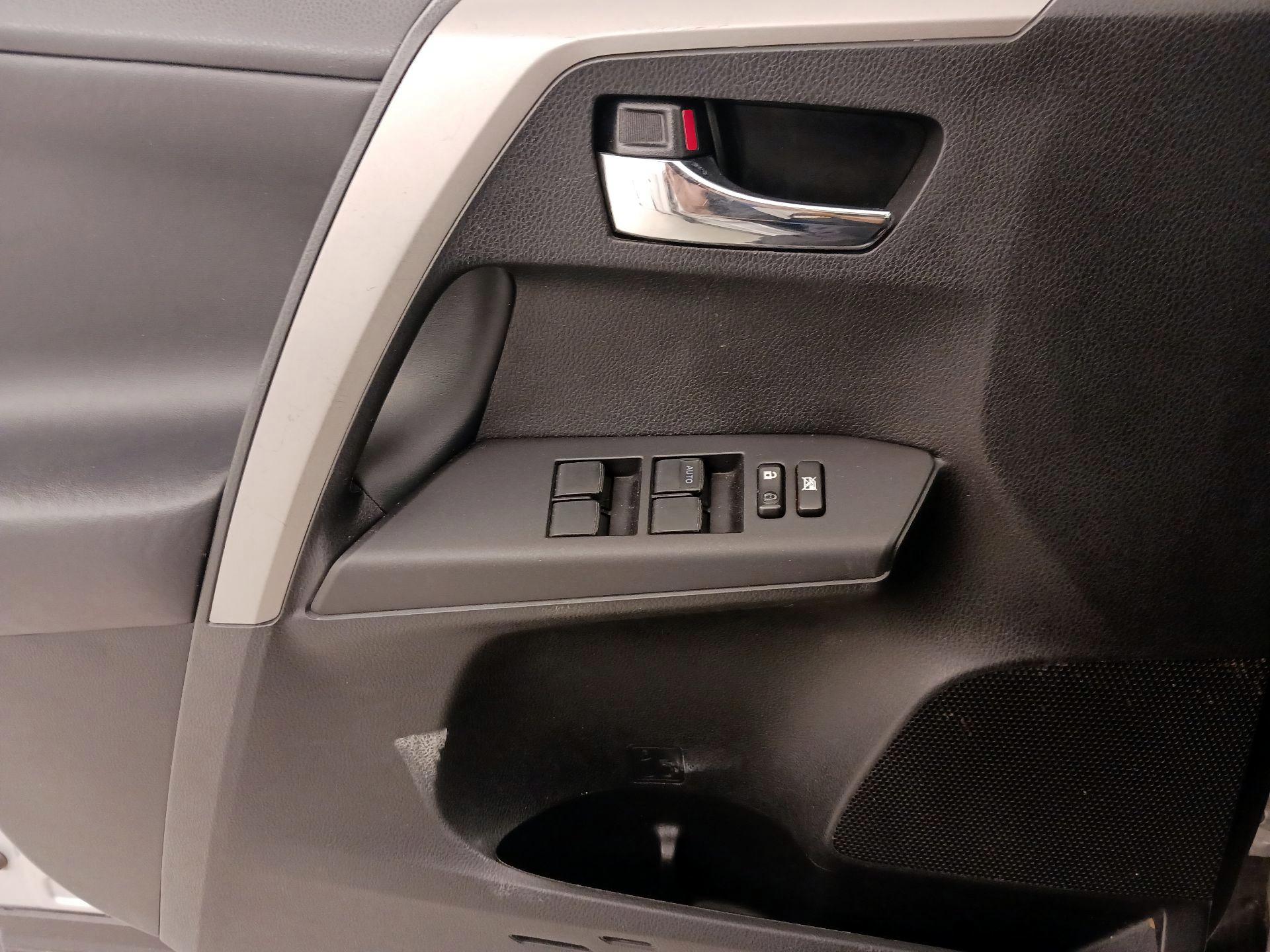 Thumbnail: 2016 Toyota RAV4 - 12