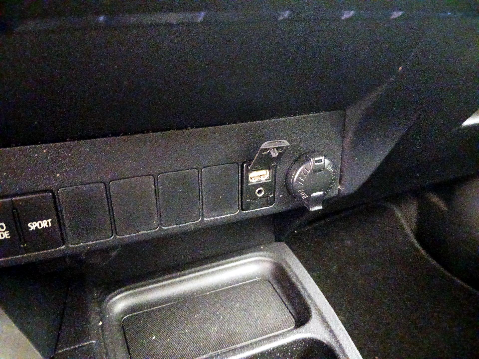 Thumbnail: 2016 Toyota RAV4 - 18