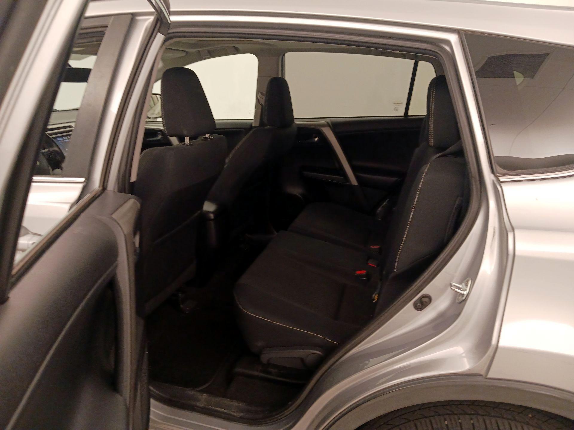 Thumbnail: 2016 Toyota RAV4 - 20