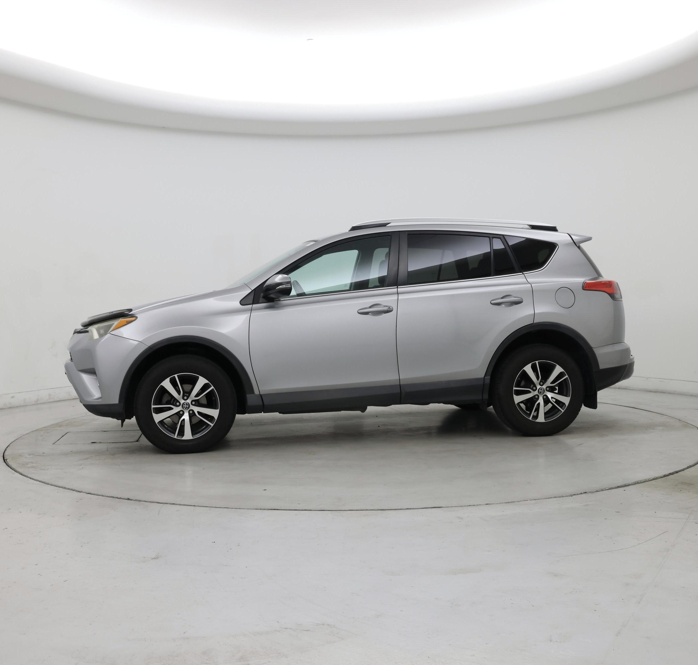 Thumbnail: 2016 Toyota RAV4 - 3