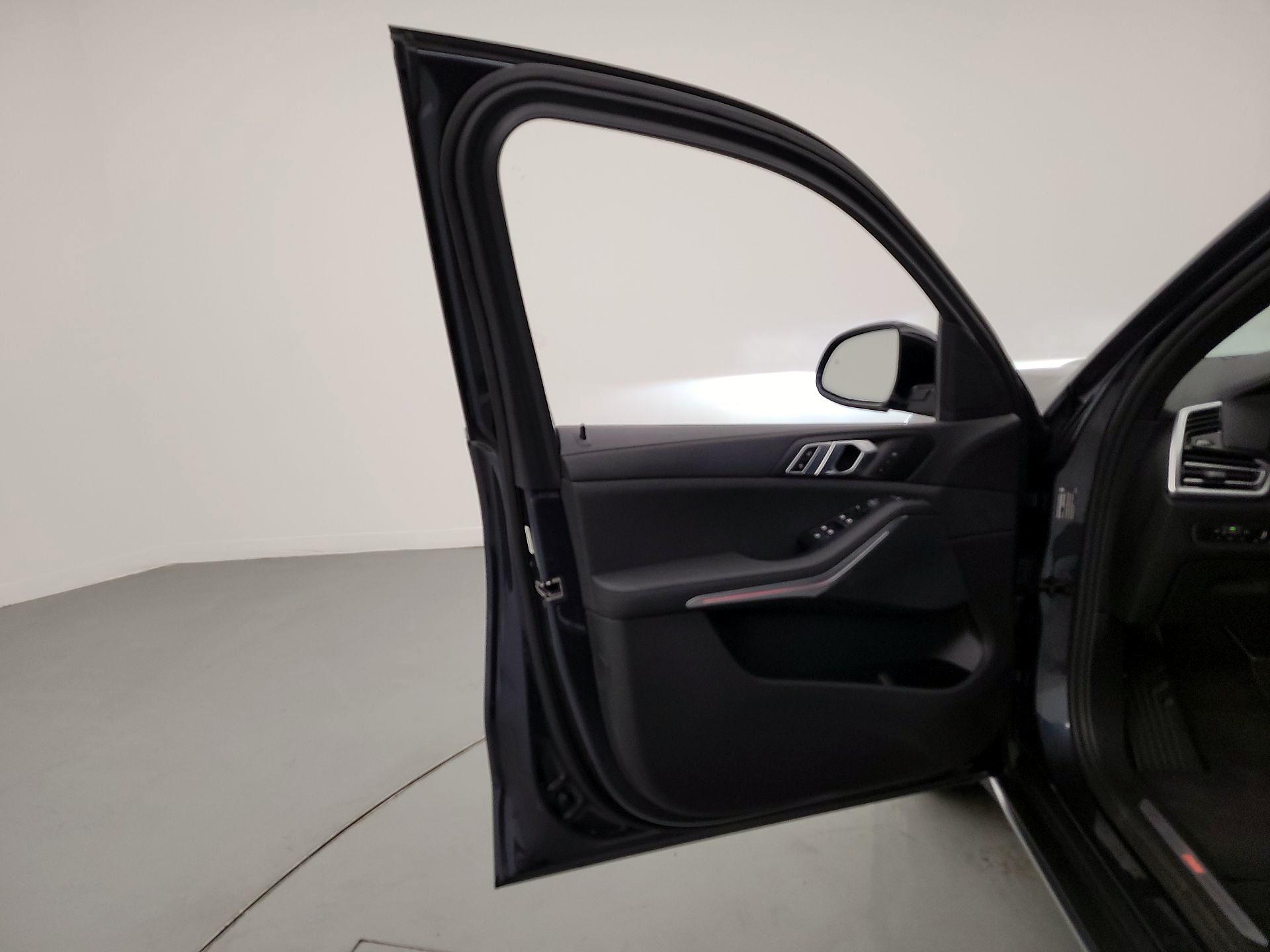 Thumbnail: 2022 BMW X5 - 12