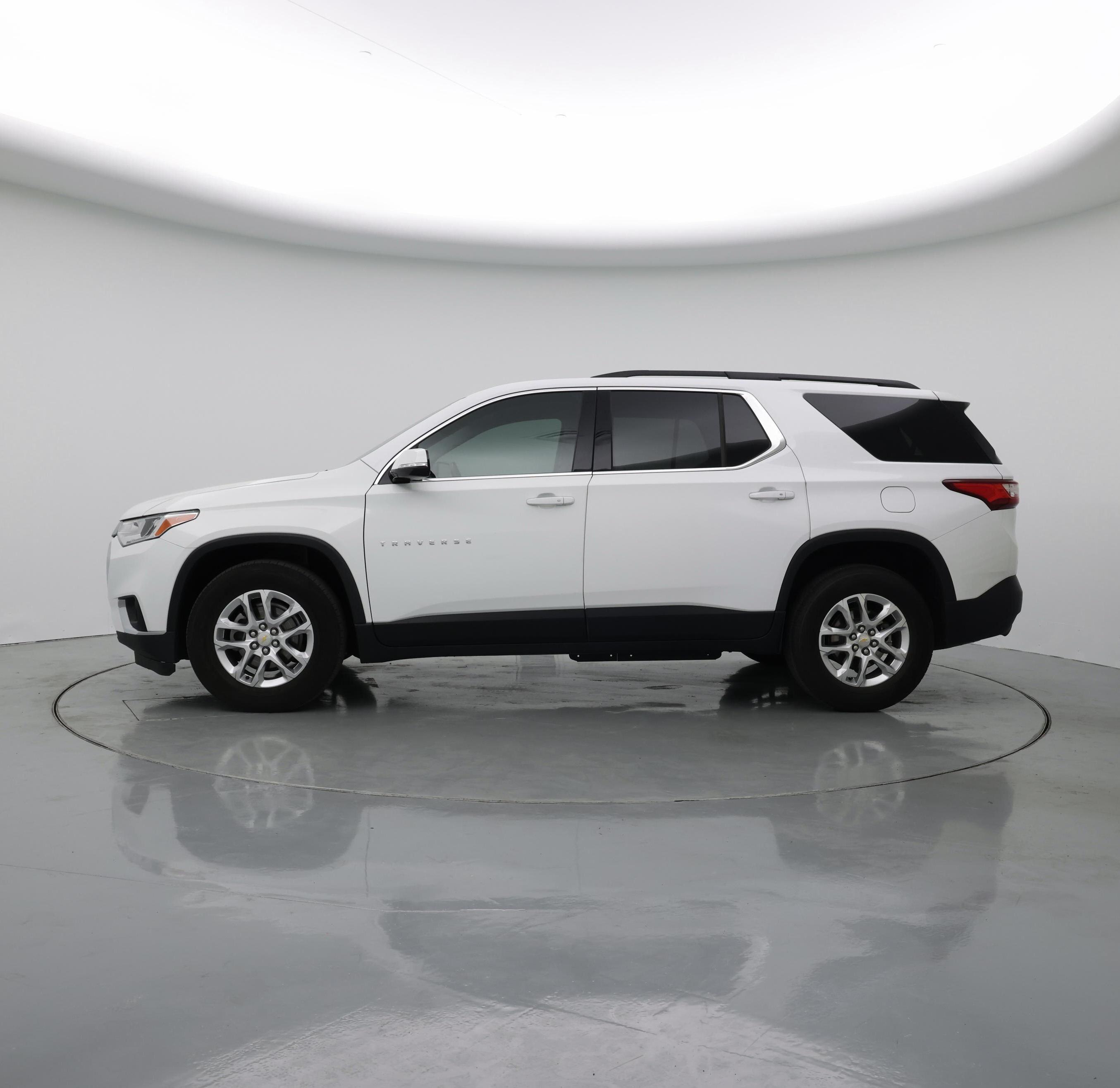 Thumbnail: 2019 Chevrolet Traverse - 3