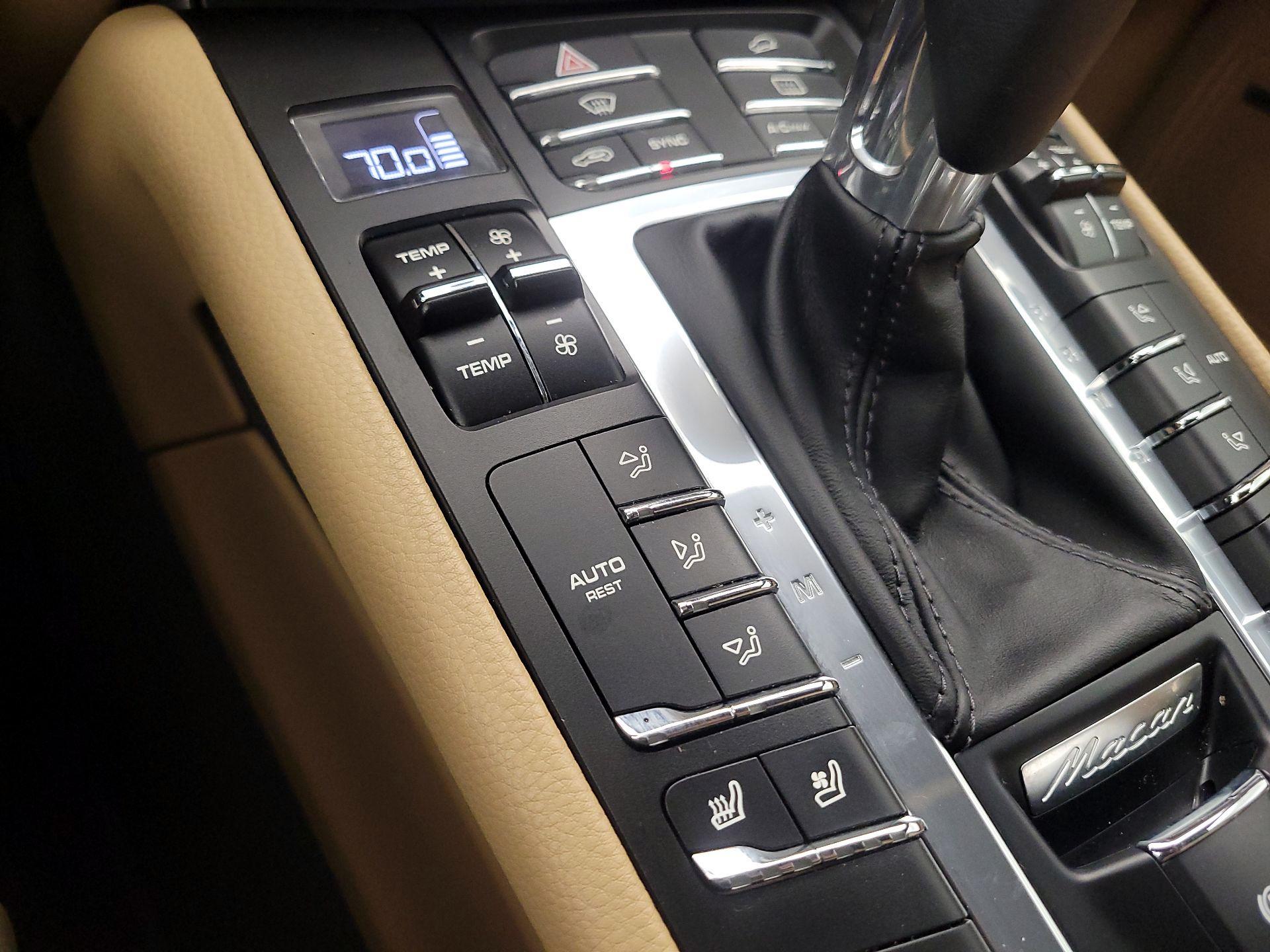 Thumbnail: 2018 Porsche Macan - 17