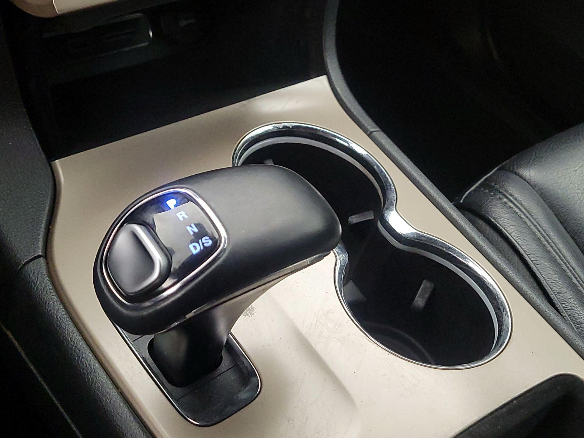 Thumbnail: 2015 Jeep Grand Cherokee - 17