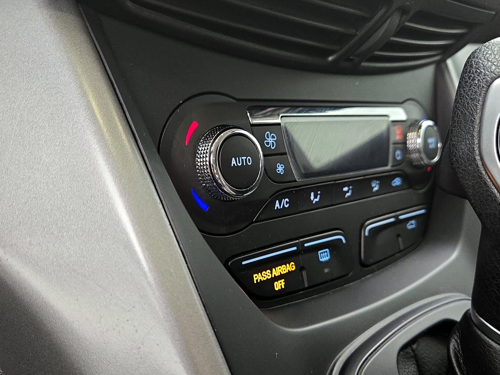 Thumbnail: 2015 Ford Escape - 16