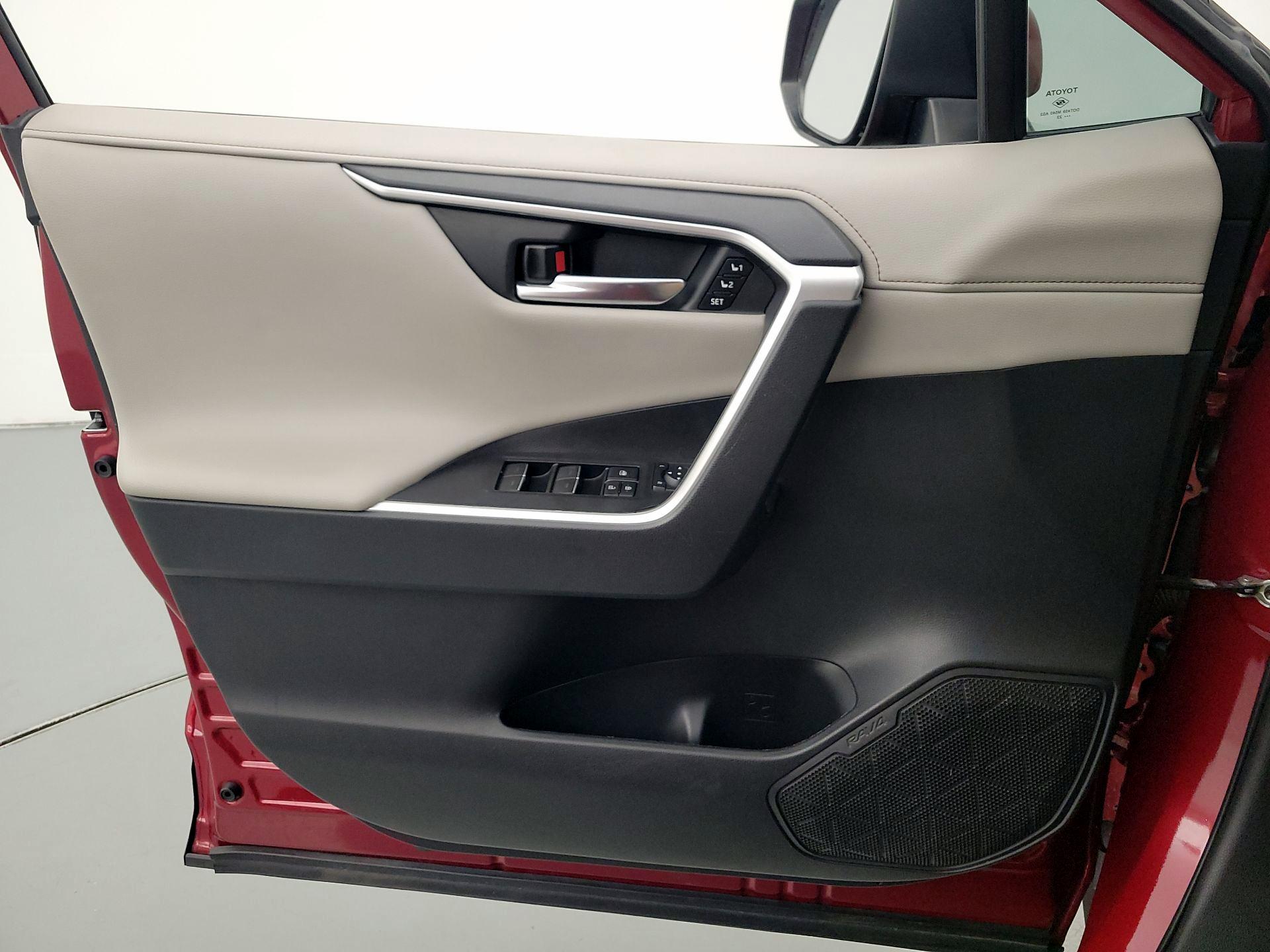 Thumbnail: 2022 Toyota RAV4 - 12