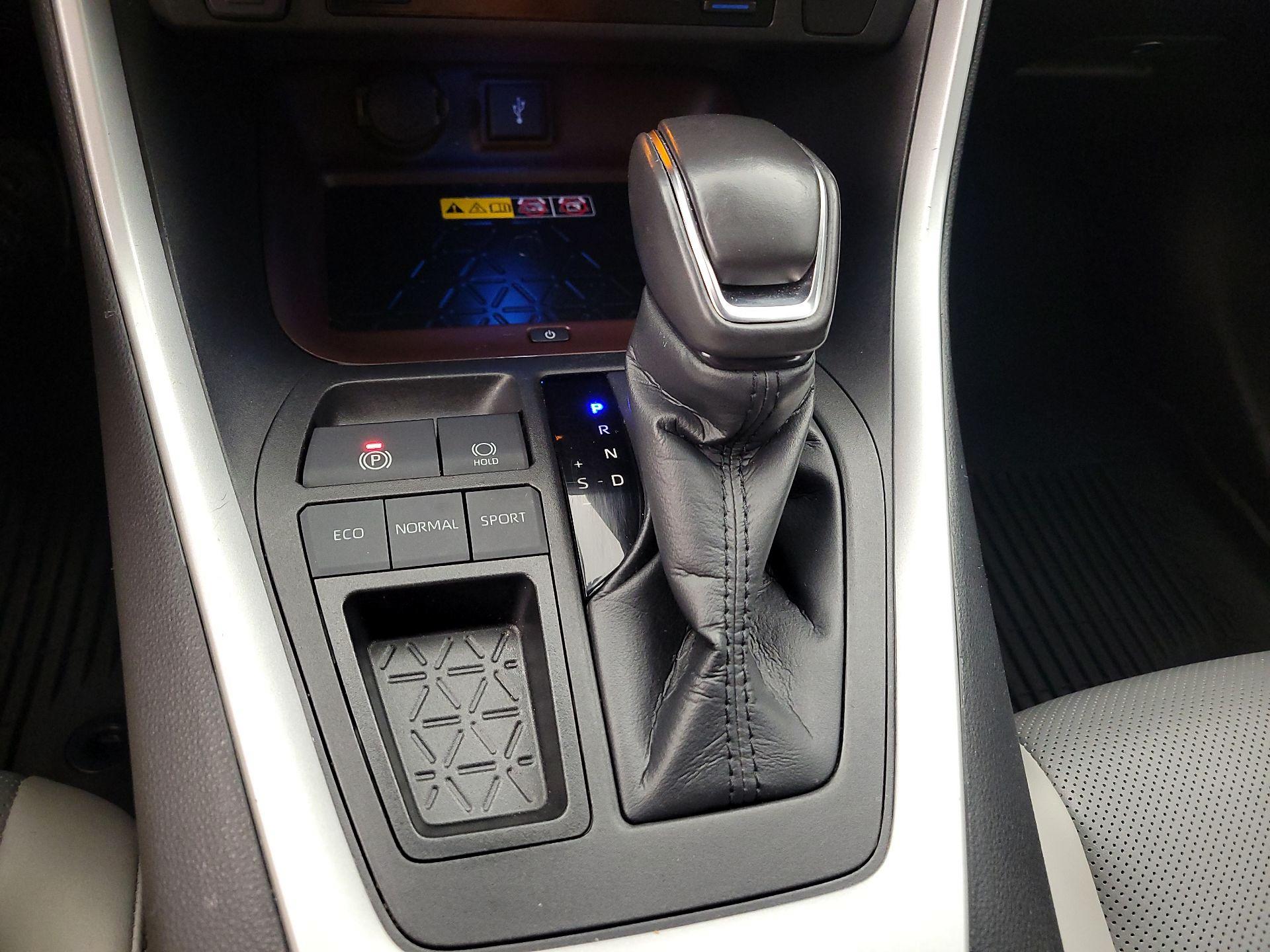 Thumbnail: 2022 Toyota RAV4 - 17