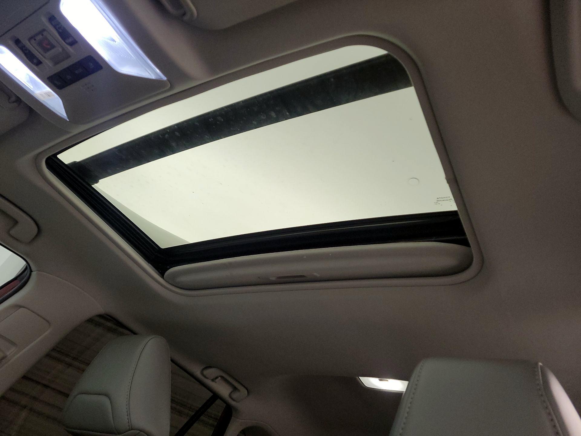 Thumbnail: 2022 Toyota RAV4 - 19