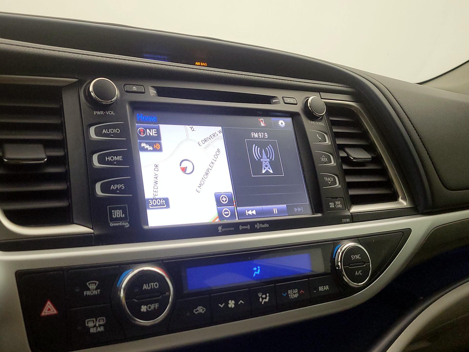 Thumbnail: 2018 Toyota Highlander - 16