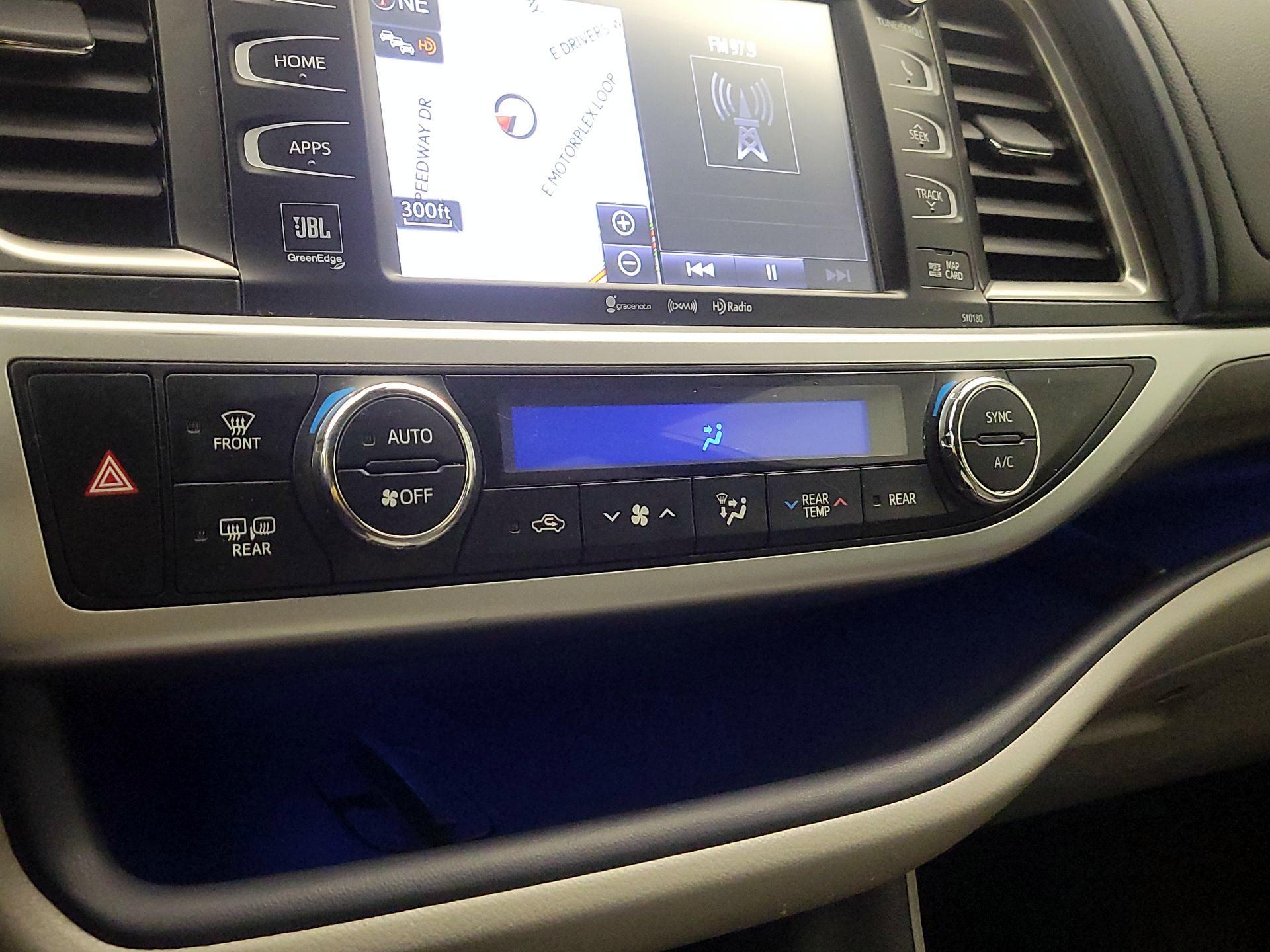 Thumbnail: 2018 Toyota Highlander - 17