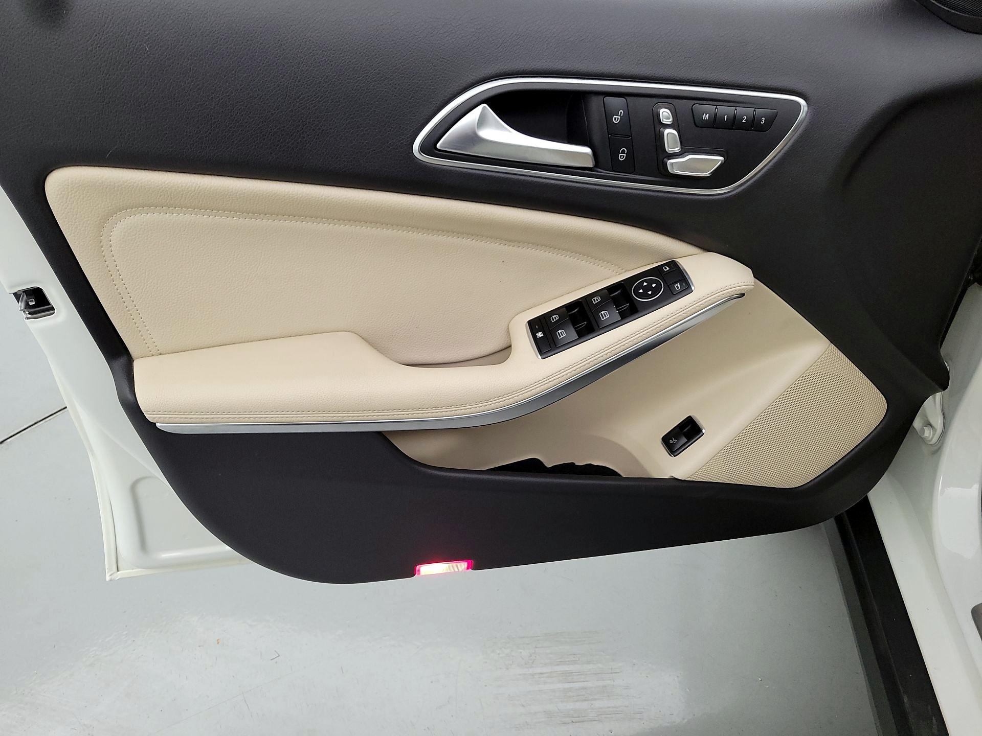 Thumbnail: 2018 Mercedes-Benz GLA - 12