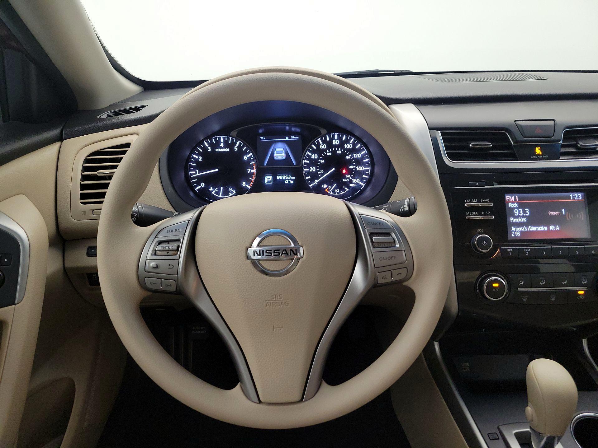 Thumbnail: 2015 Nissan Altima - 10