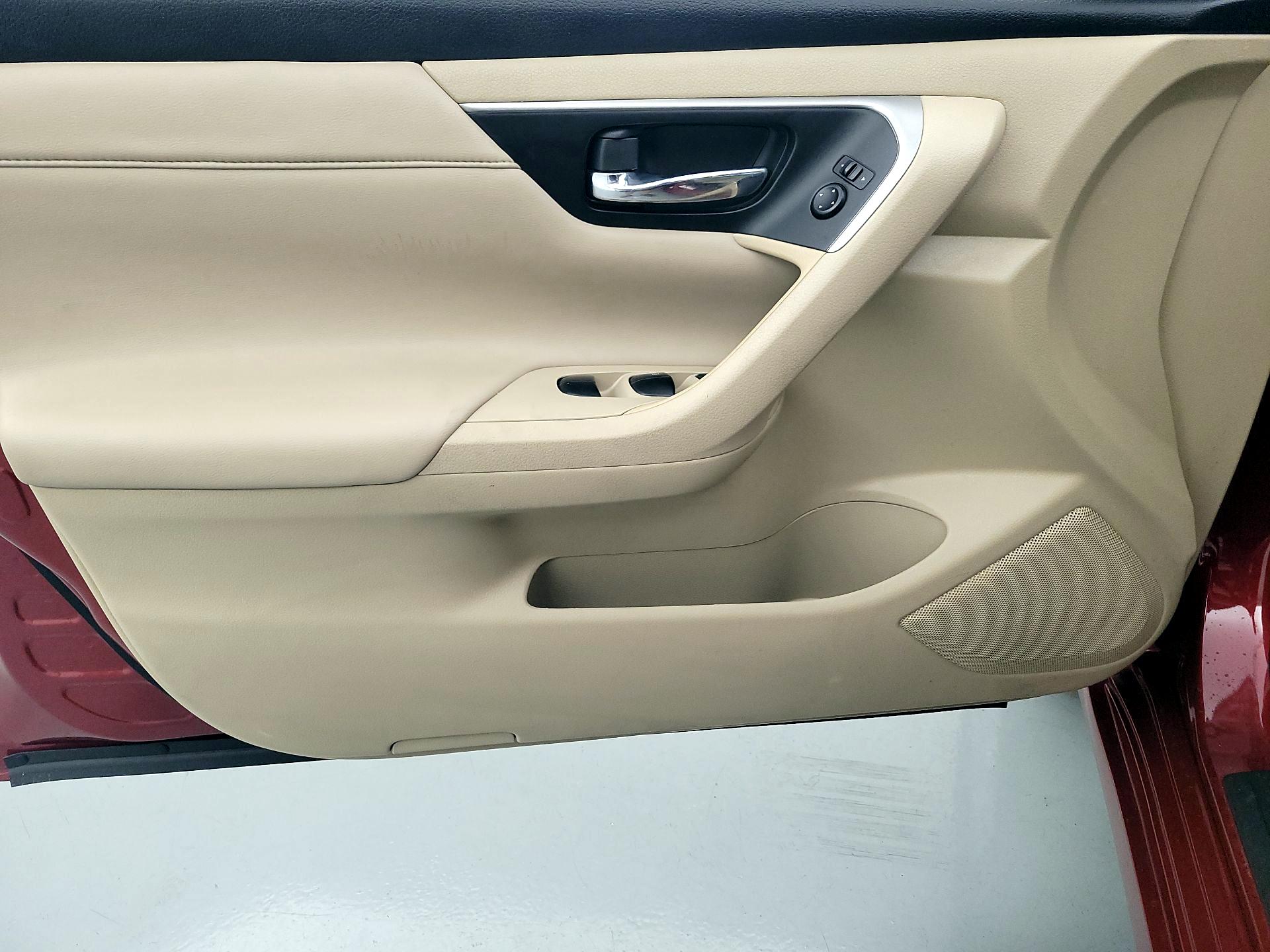 Thumbnail: 2015 Nissan Altima - 12